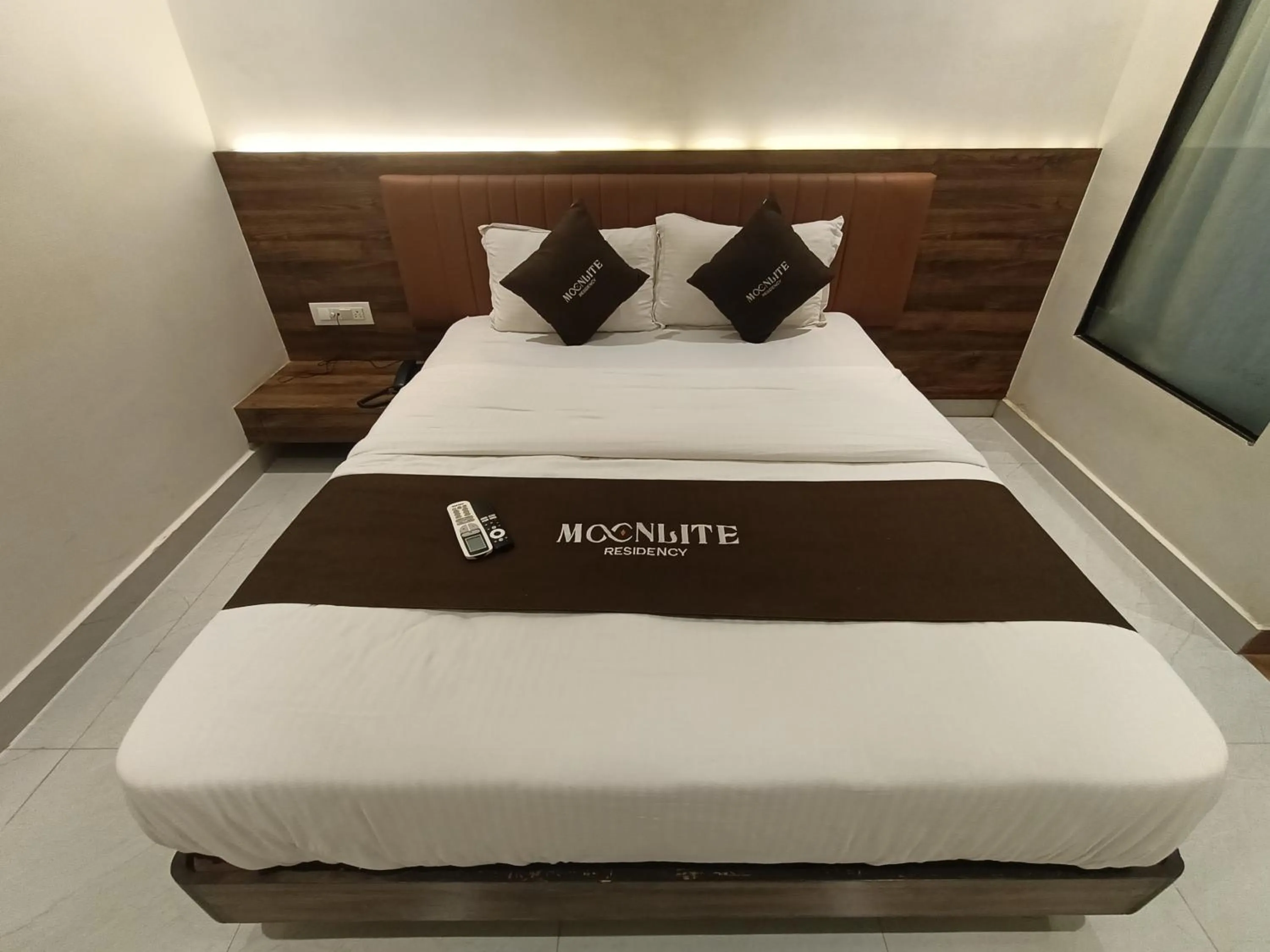 Bed in HOTEL MOON LITE RESIDENCY - Marve Road Malad West