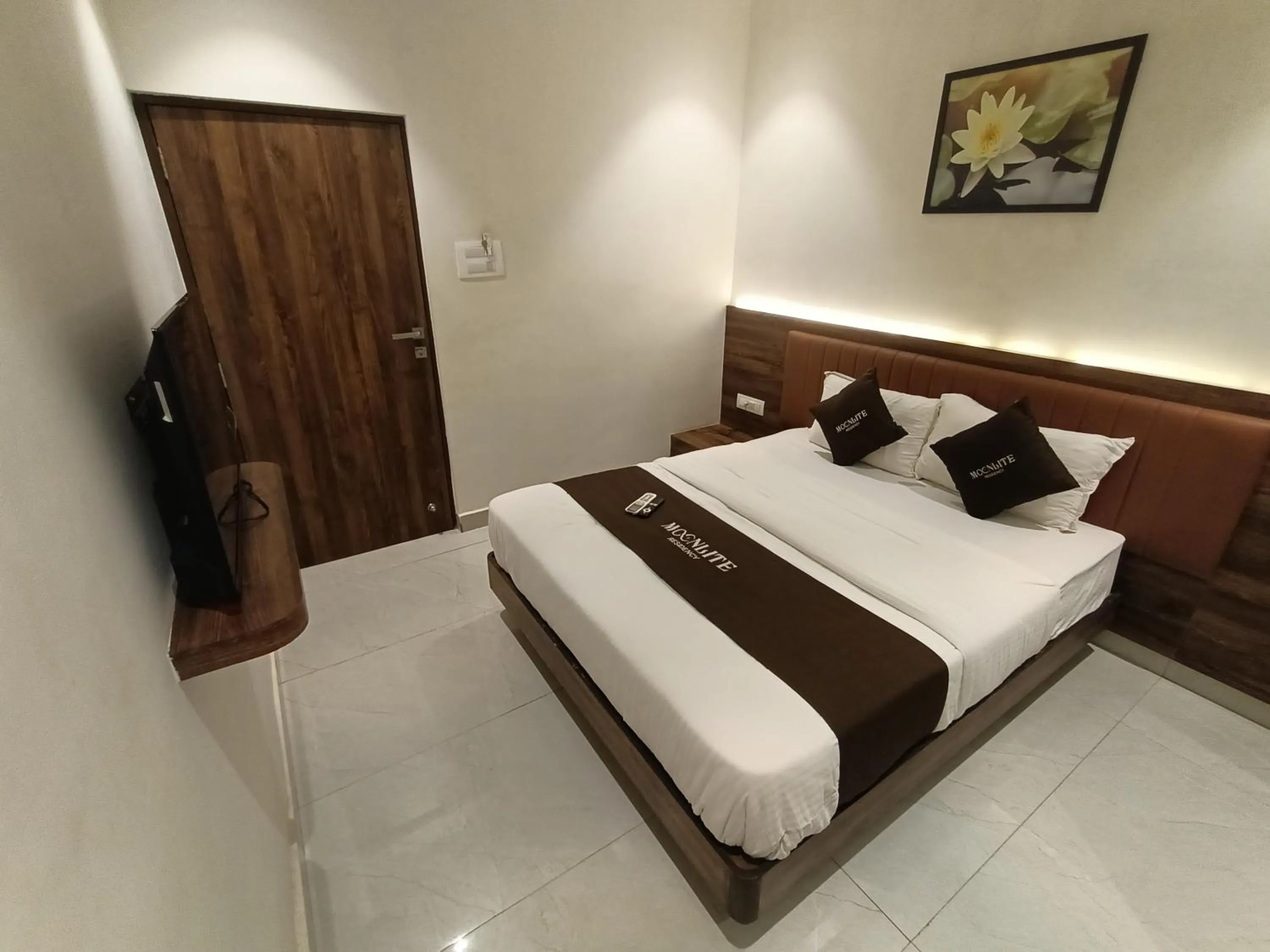 Bed in HOTEL MOON LITE RESIDENCY - Marve Road Malad West