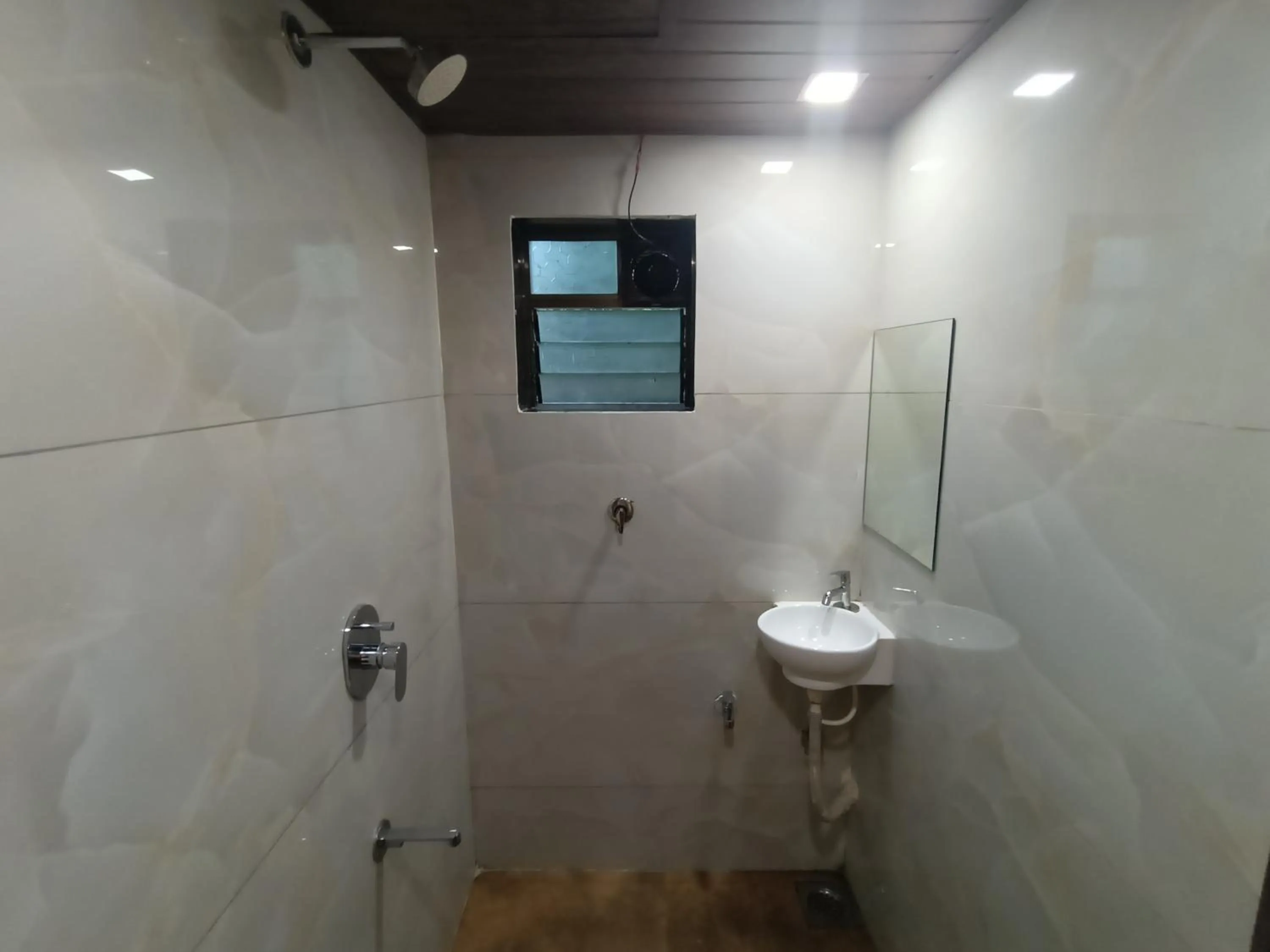 Shower in HOTEL MOON LITE RESIDENCY - Marve Road Malad West