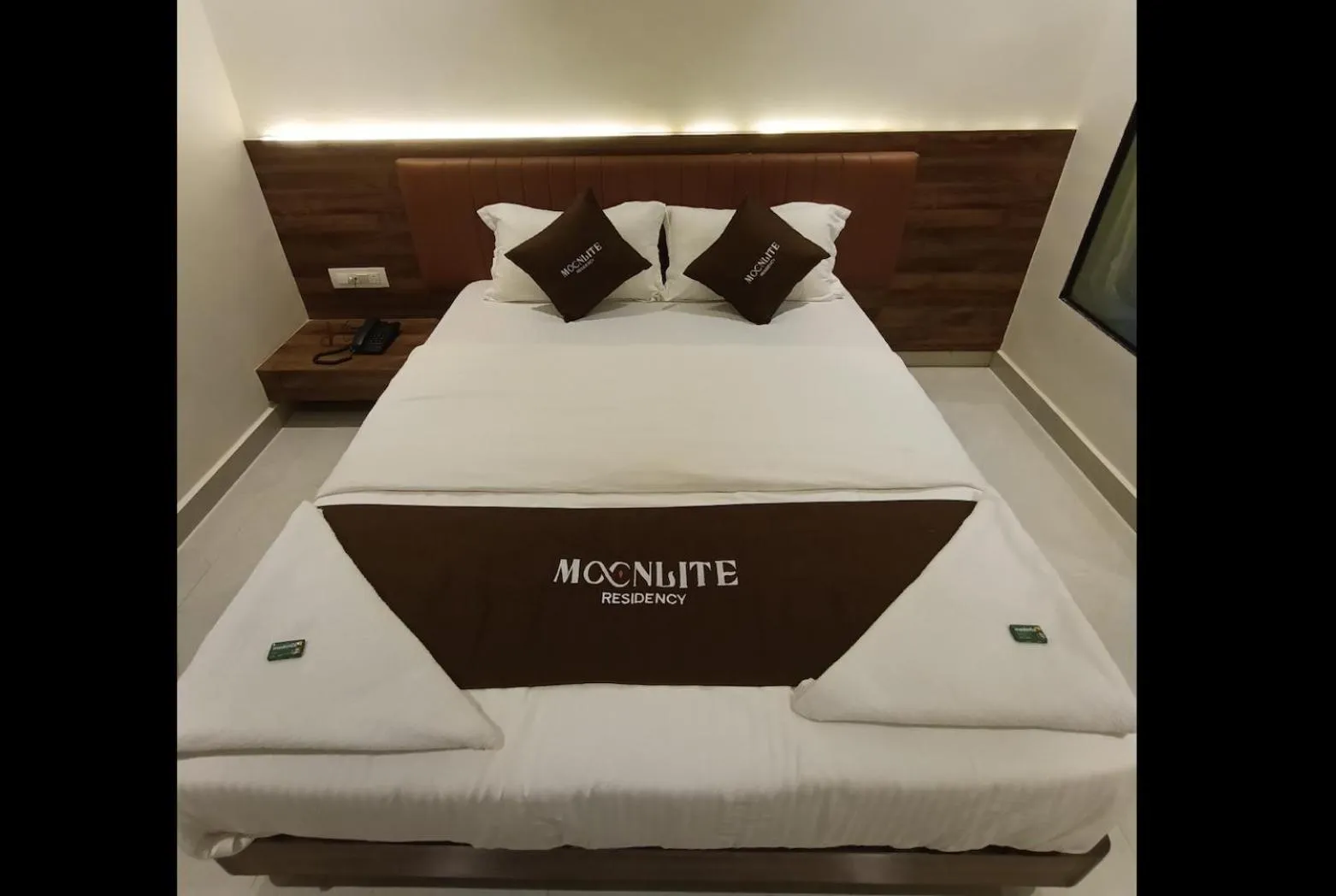 Bed in HOTEL MOON LITE RESIDENCY - Marve Road Malad West