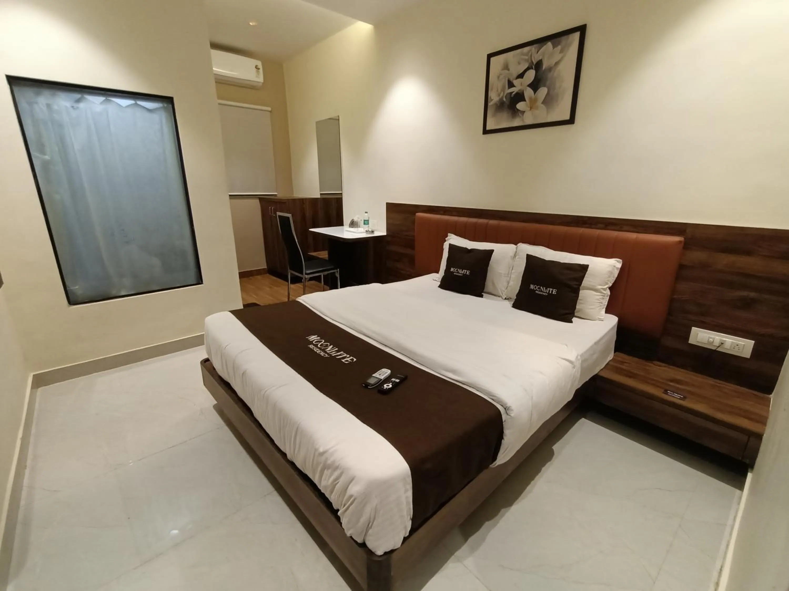 Bed in HOTEL MOON LITE RESIDENCY - Marve Road Malad West