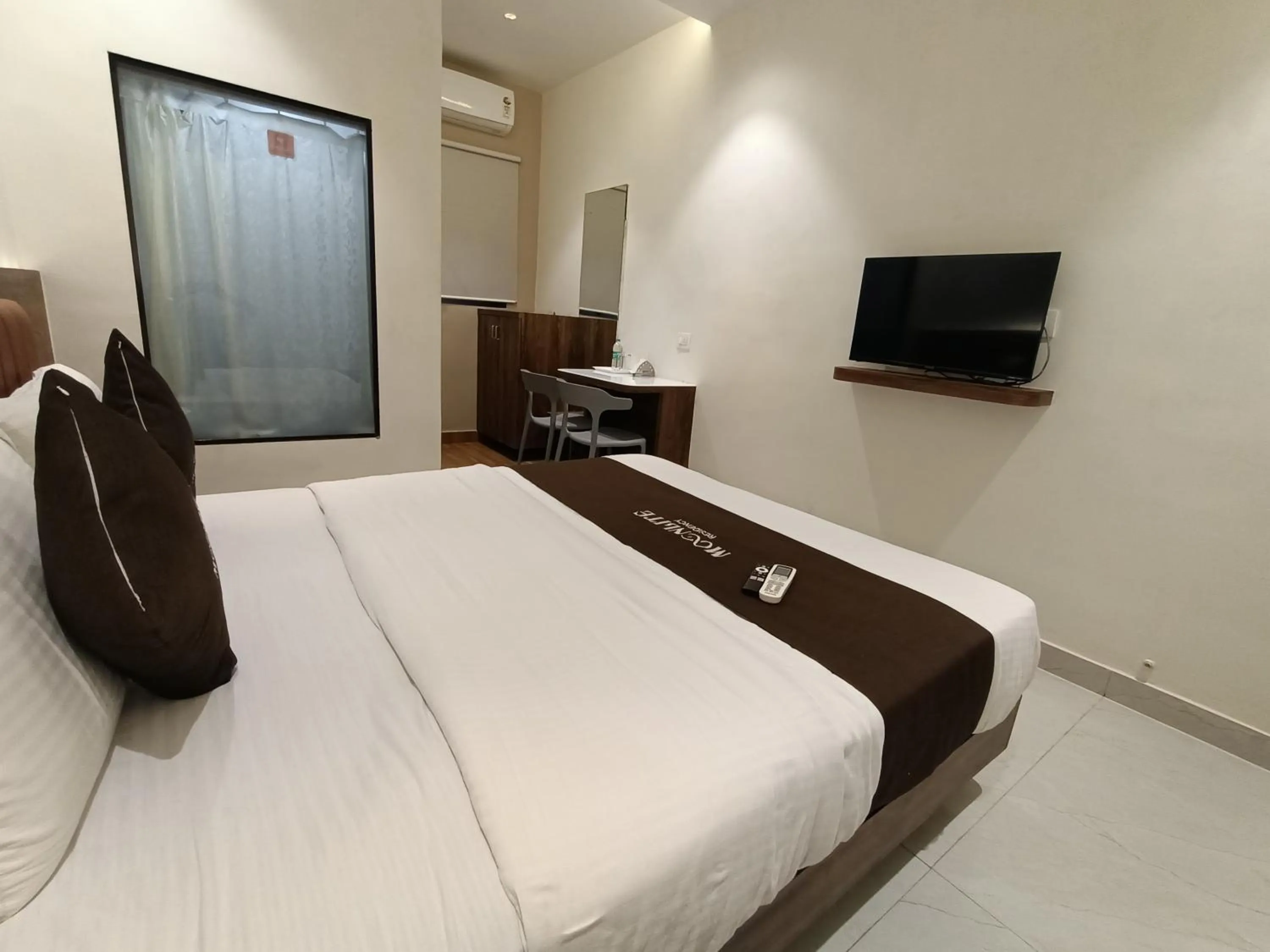Bed in HOTEL MOON LITE RESIDENCY - Marve Road Malad West