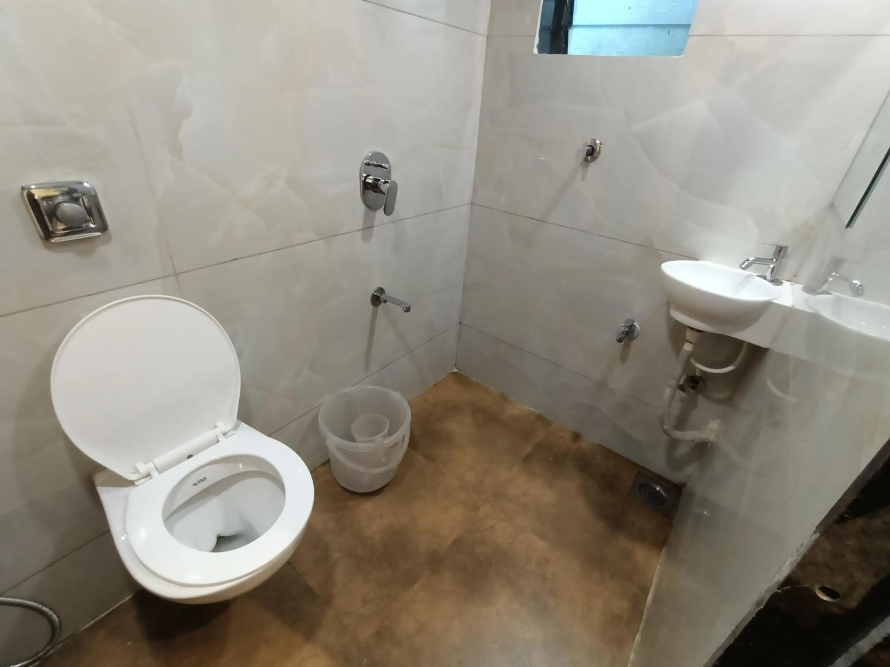 Shower in HOTEL MOON LITE RESIDENCY - Marve Road Malad West