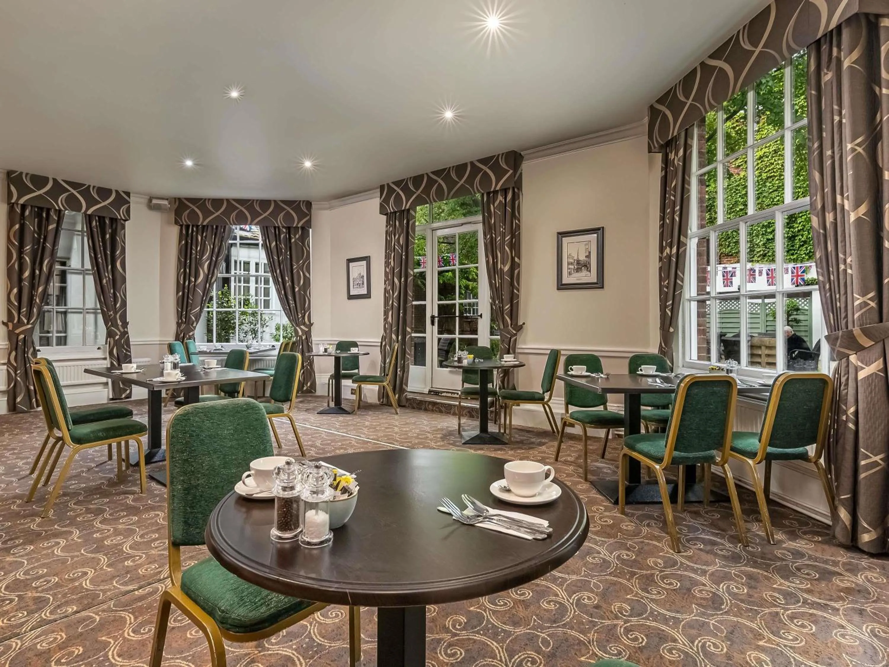 Restaurant/places to eat in Mercure Salisbury White Hart Hotel & Apartments
