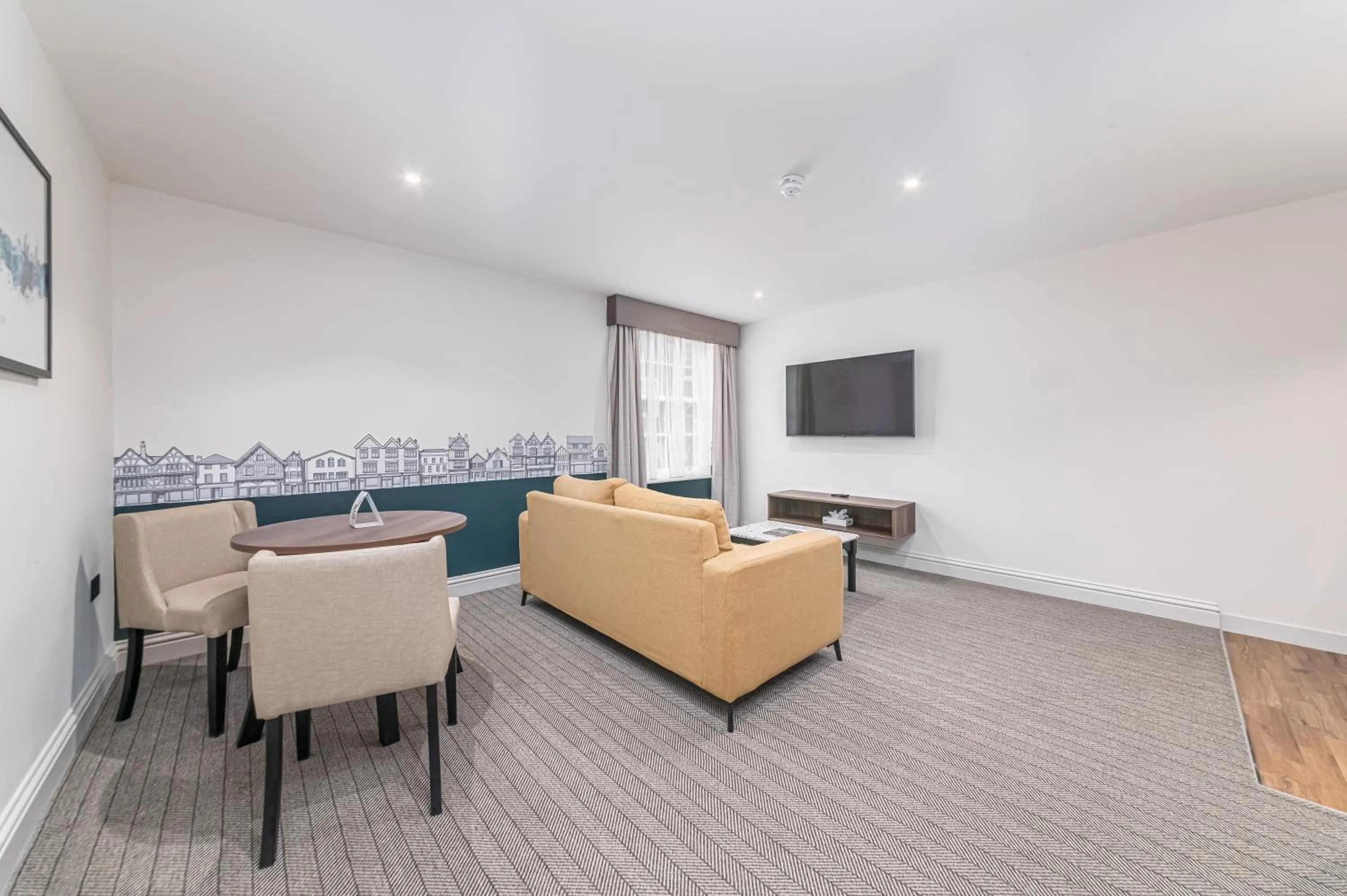 TV and multimedia in Mercure Salisbury White Hart Hotel & Apartments