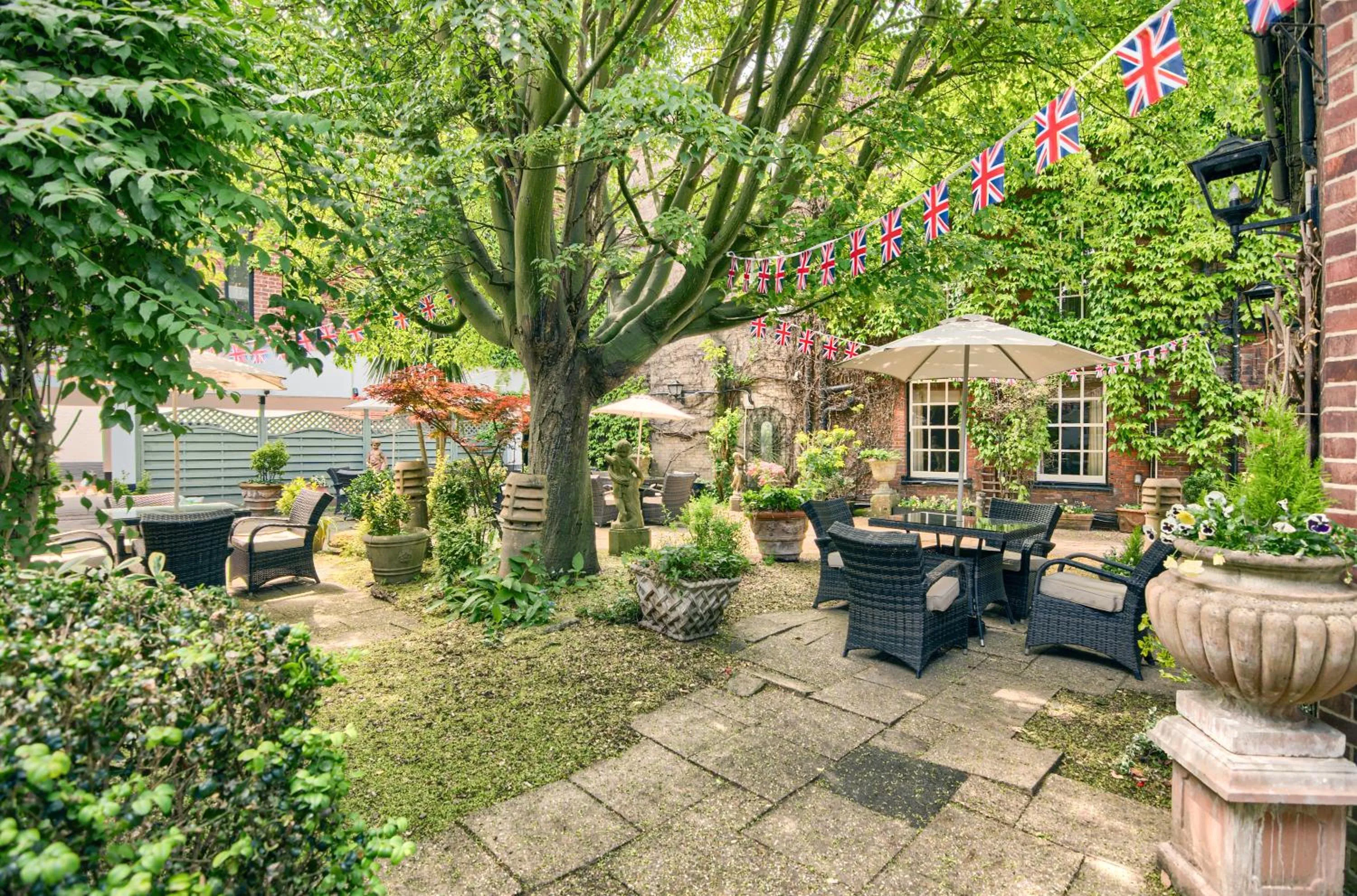 Balcony/Terrace in Mercure Salisbury White Hart Hotel & Apartments