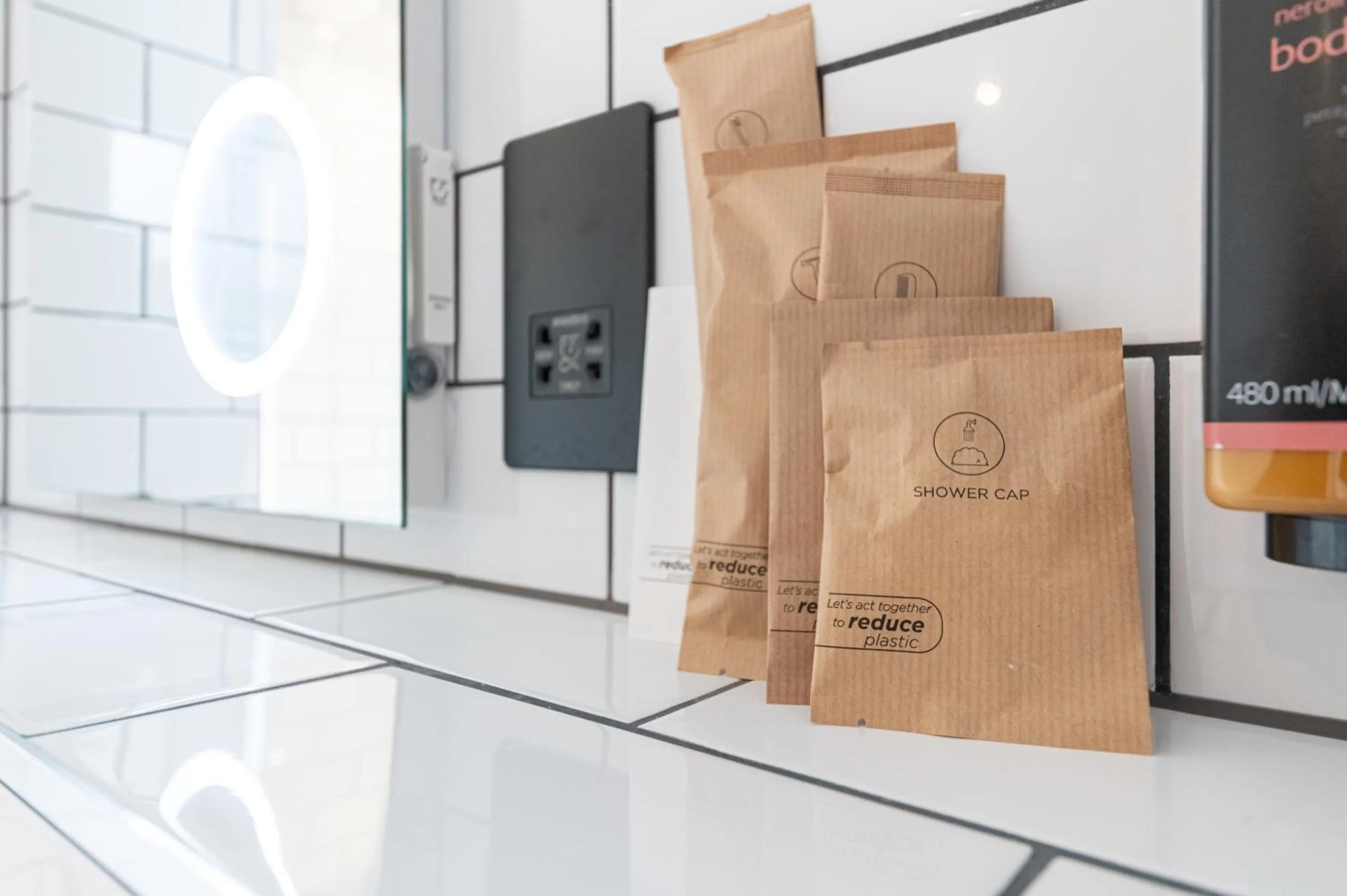 Bathroom in Mercure Salisbury White Hart Hotel & Apartments