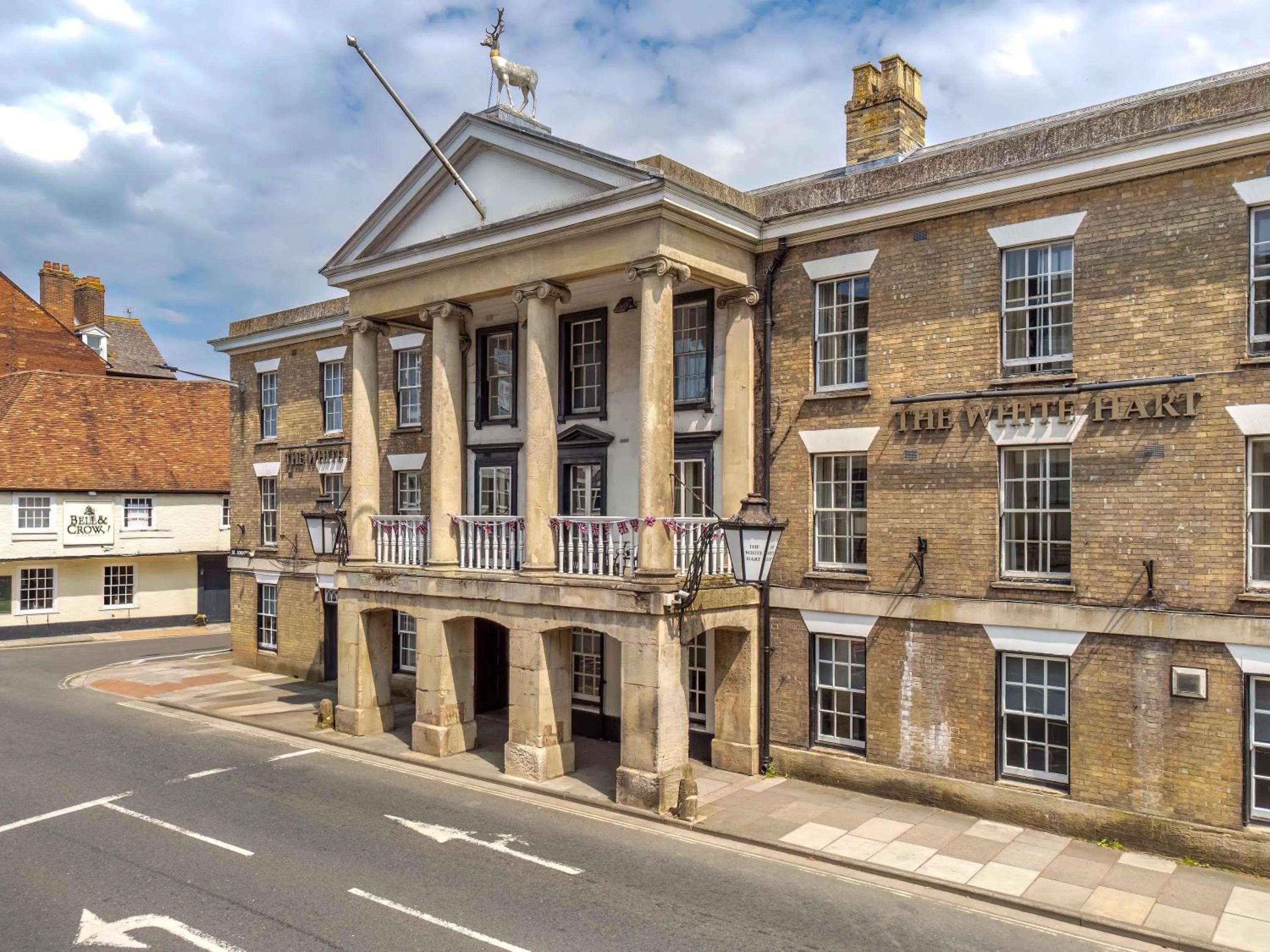 Property building in Mercure Salisbury White Hart Hotel & Apartments