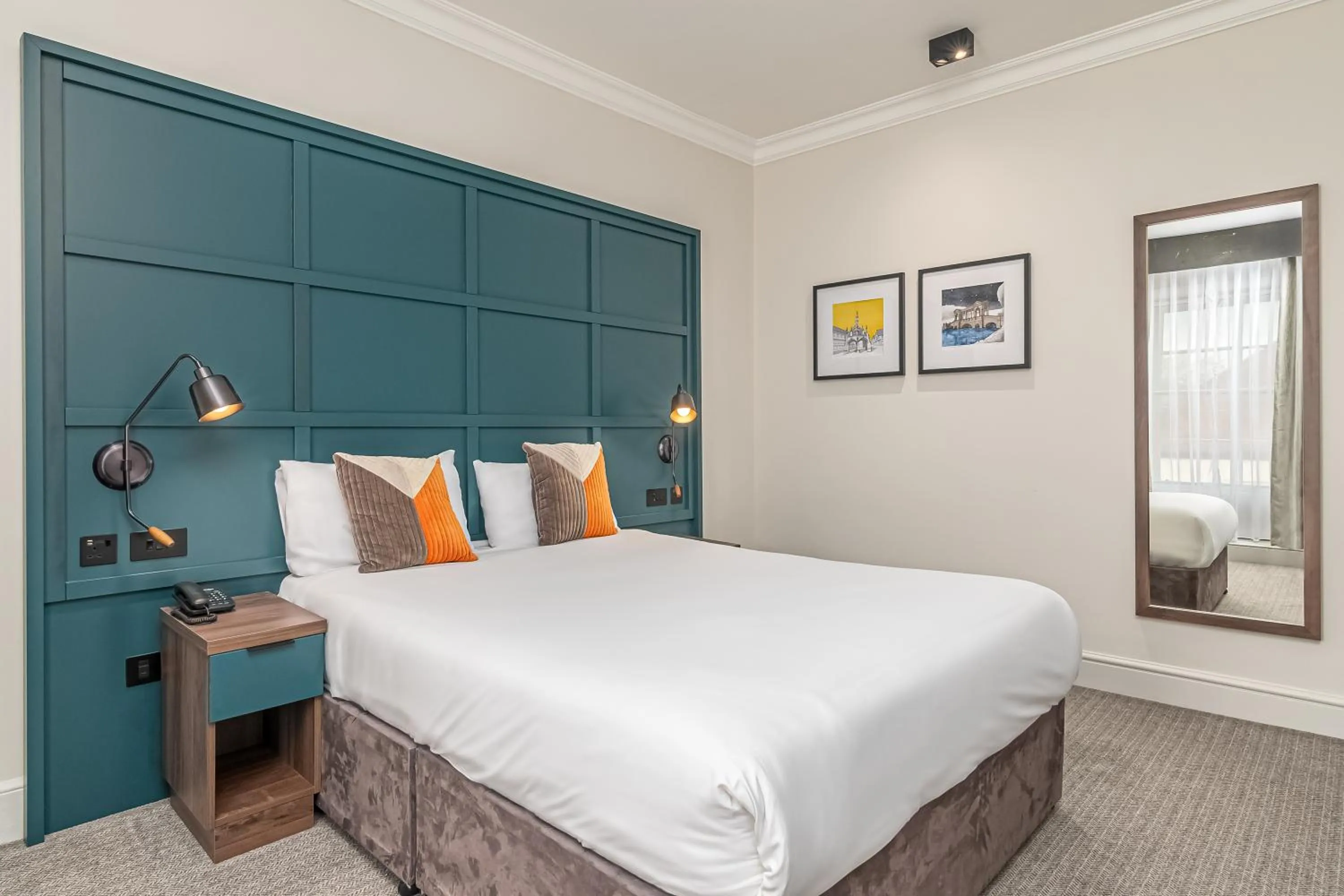 Bed in Mercure Salisbury White Hart Hotel & Apartments