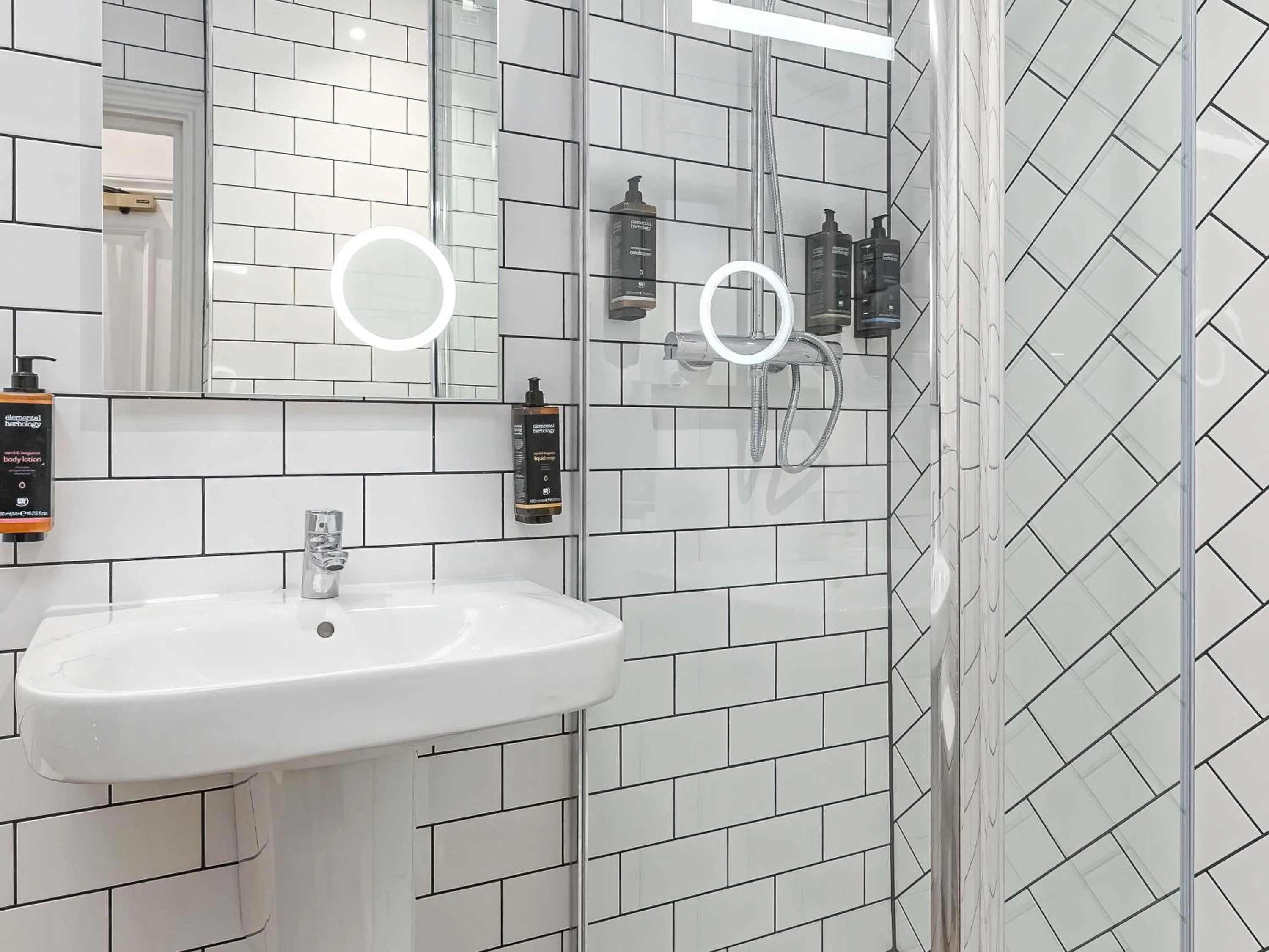 Bedroom in Mercure Salisbury White Hart Hotel & Apartments