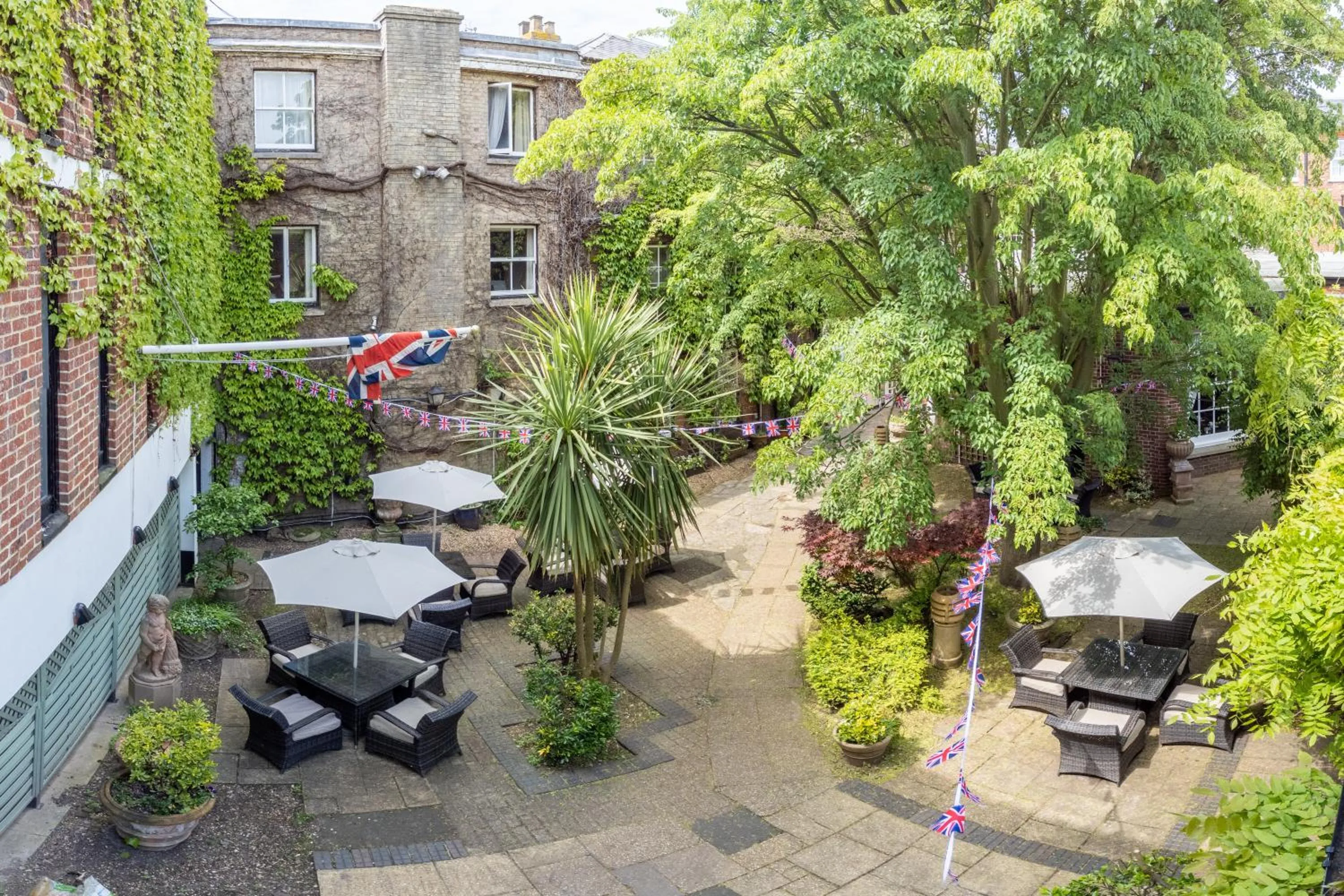 Balcony/Terrace in Mercure Salisbury White Hart Hotel & Apartments