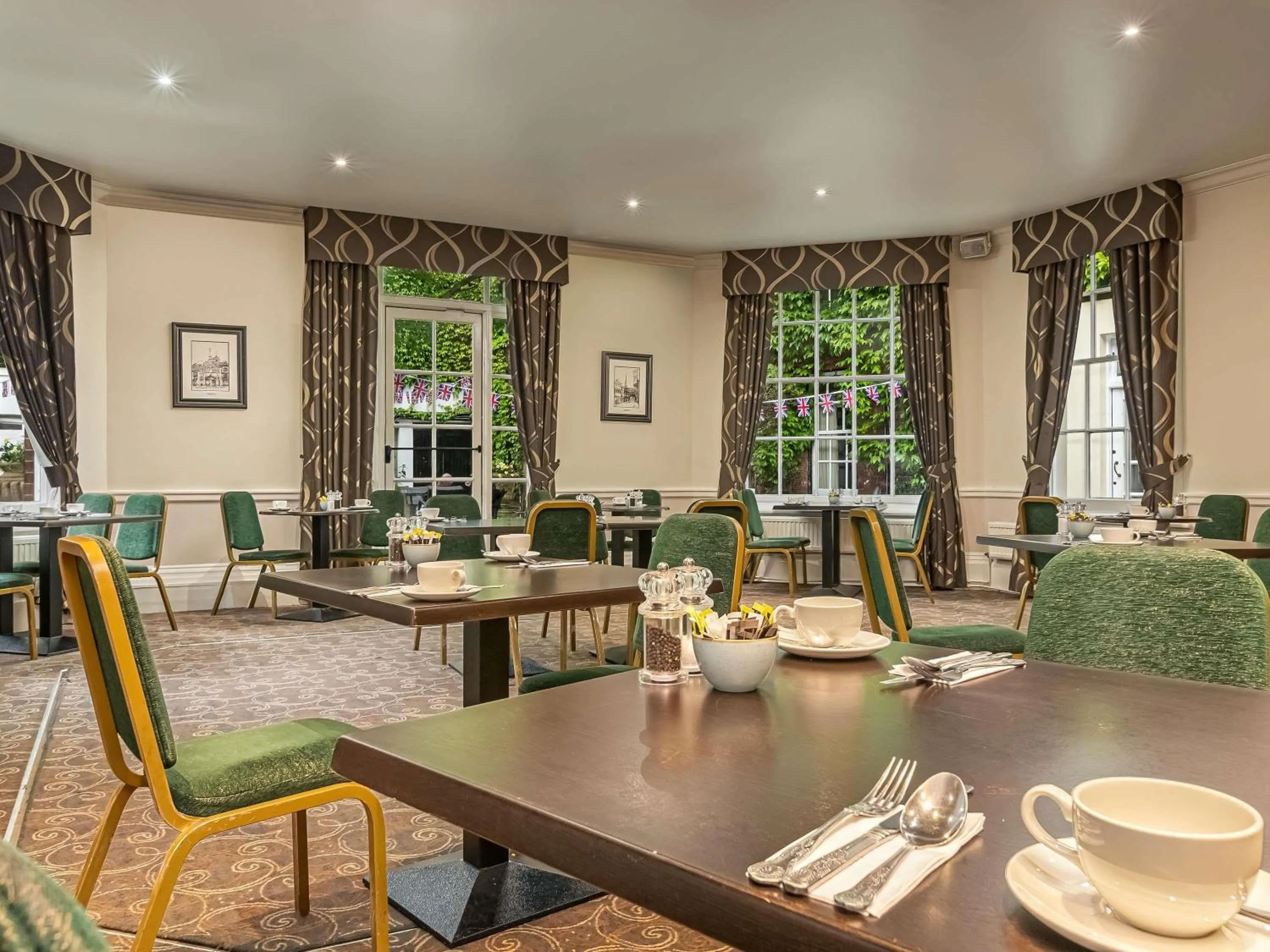 Restaurant/places to eat in Mercure Salisbury White Hart Hotel & Apartments