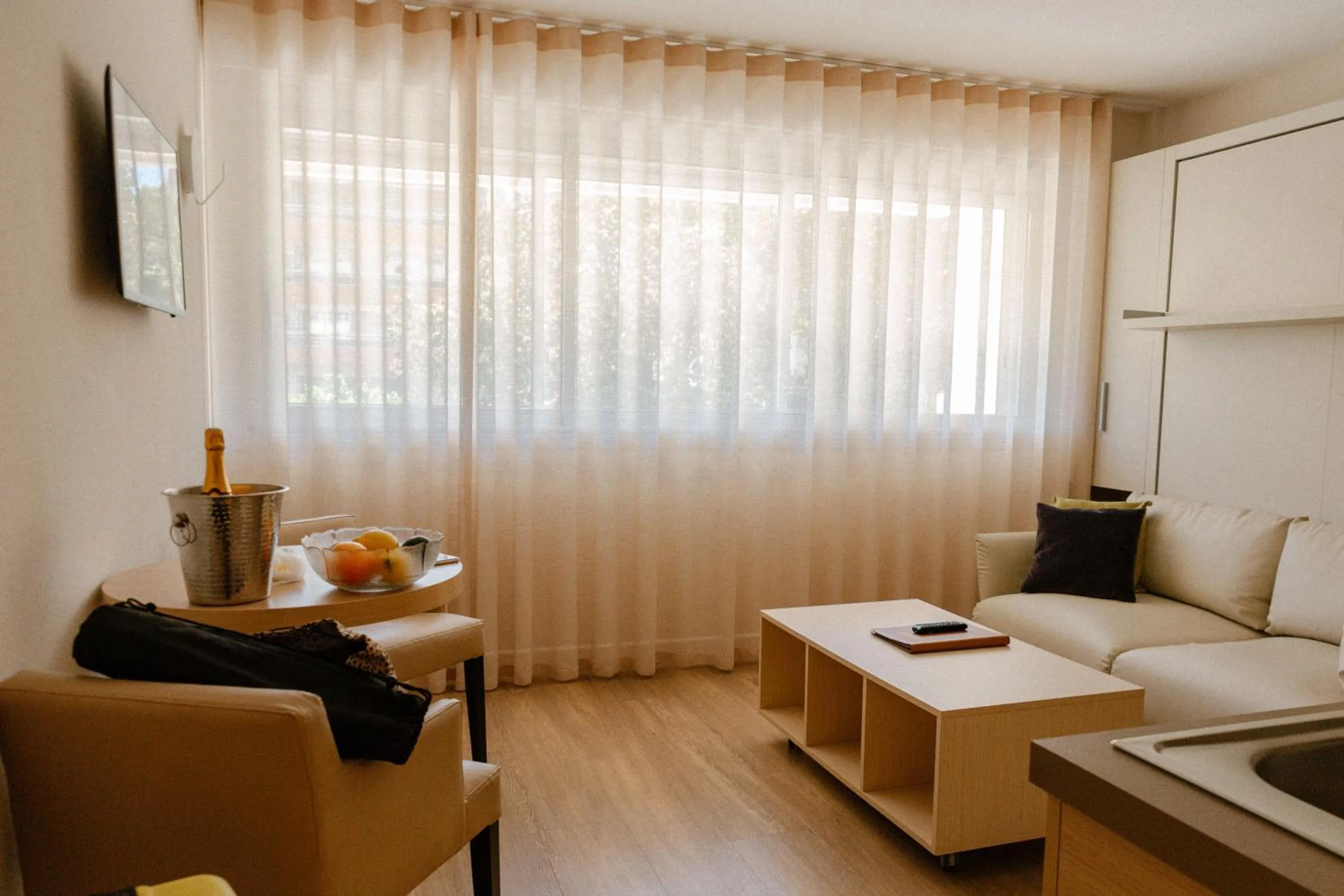 Photo of the whole room in Résidence Châteauneuf