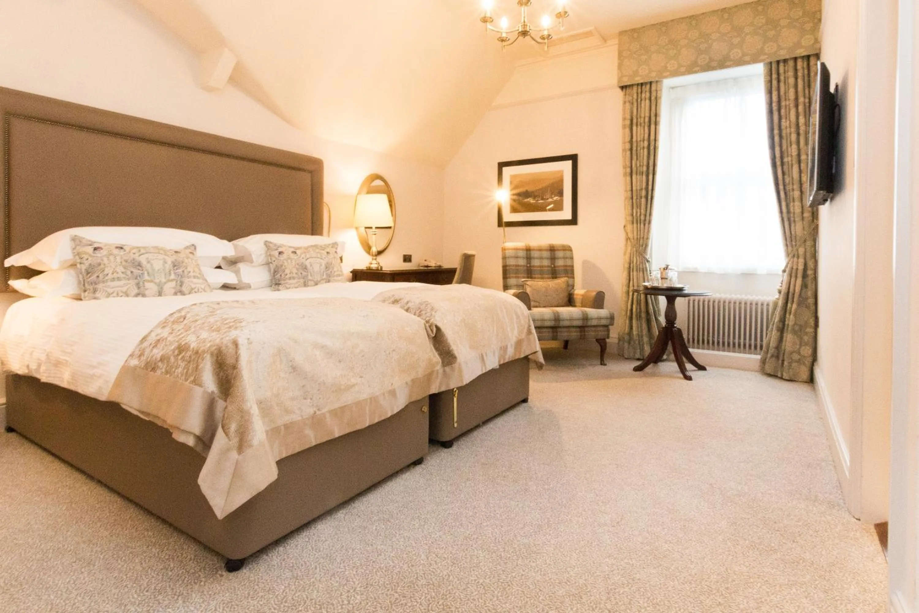 Deluxe Twin Room in Macdonald Old England Hotel & Spa