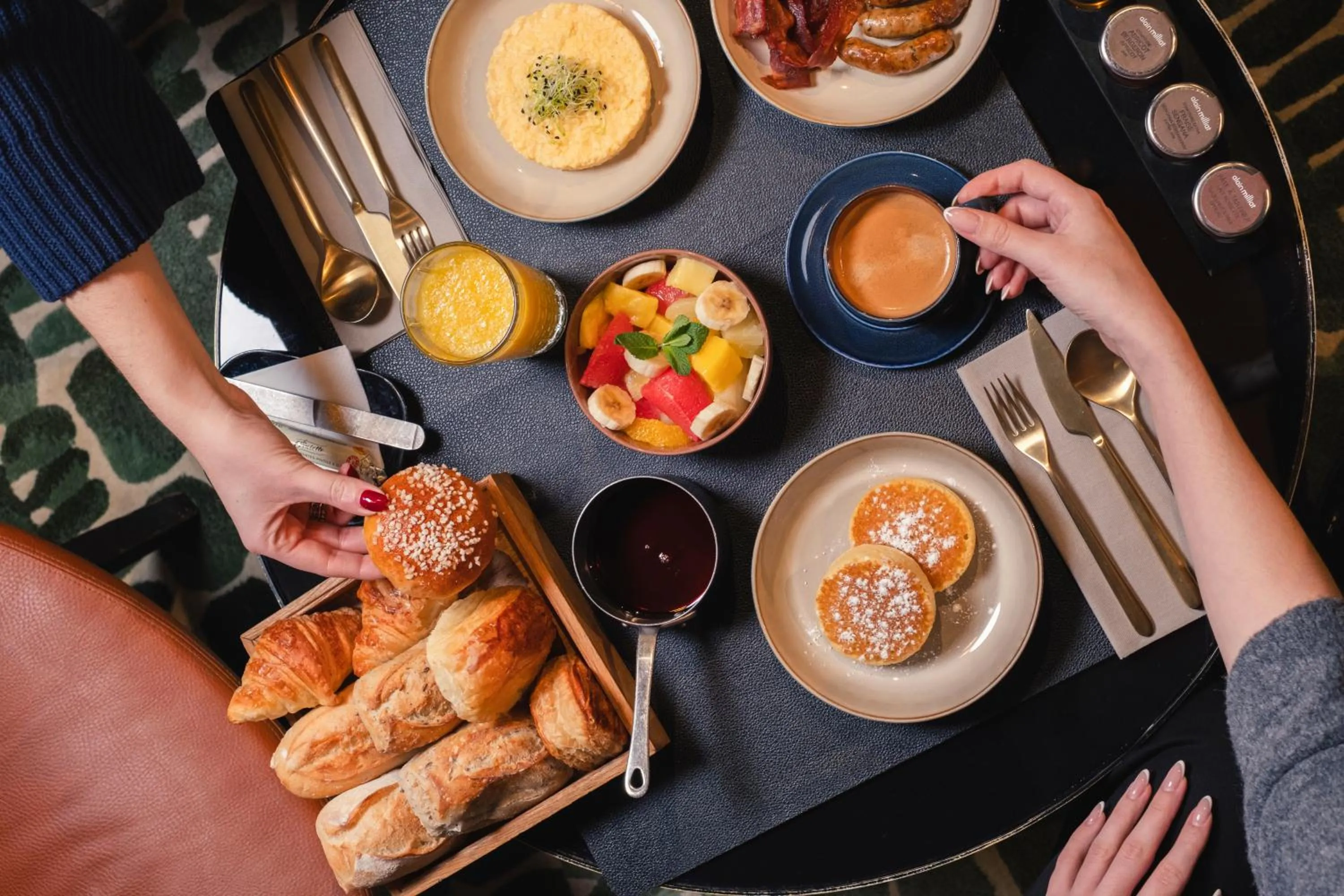 Breakfast in Le Cinq Codet