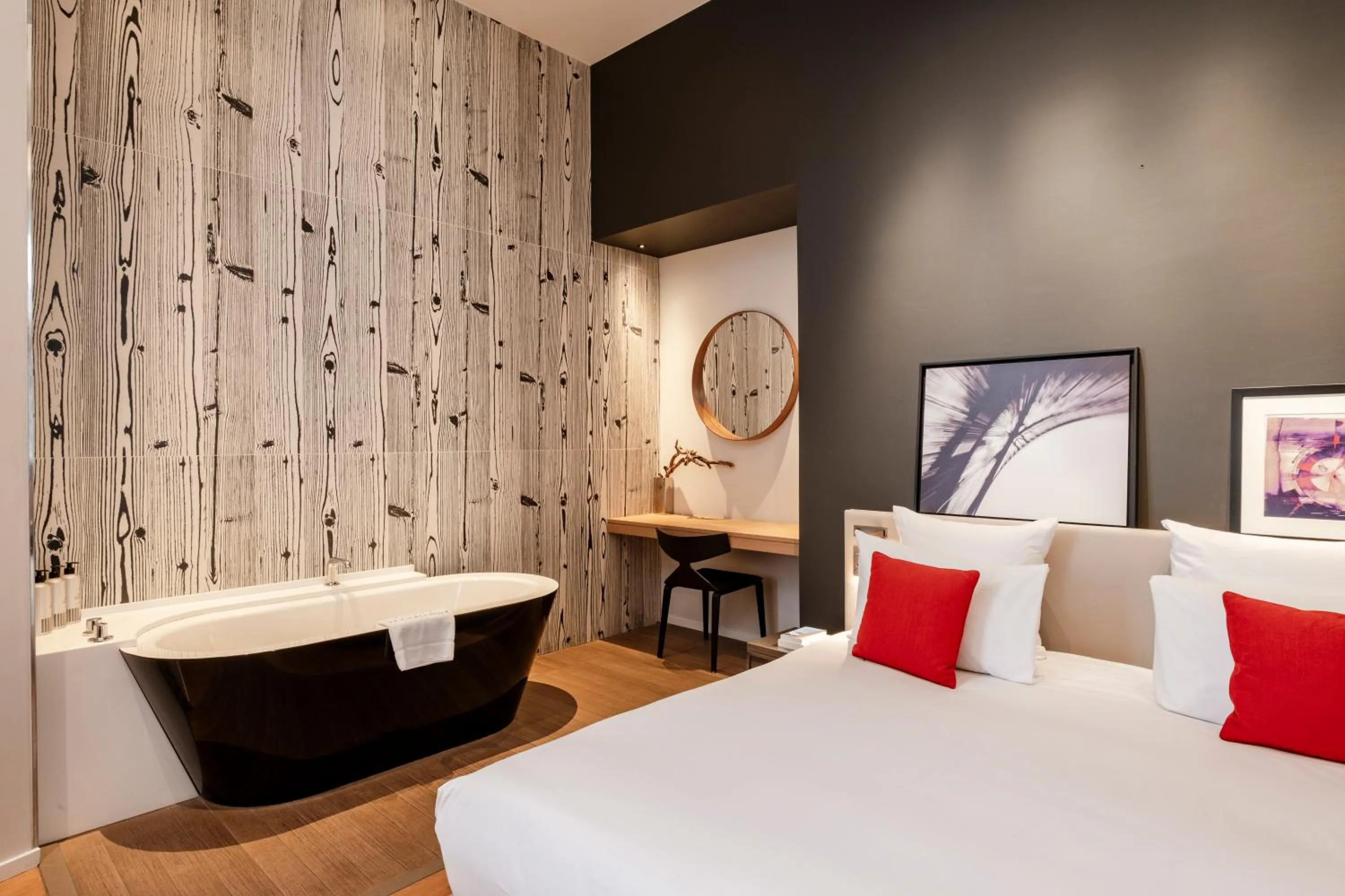 Bedroom, Bed in Le Cinq Codet