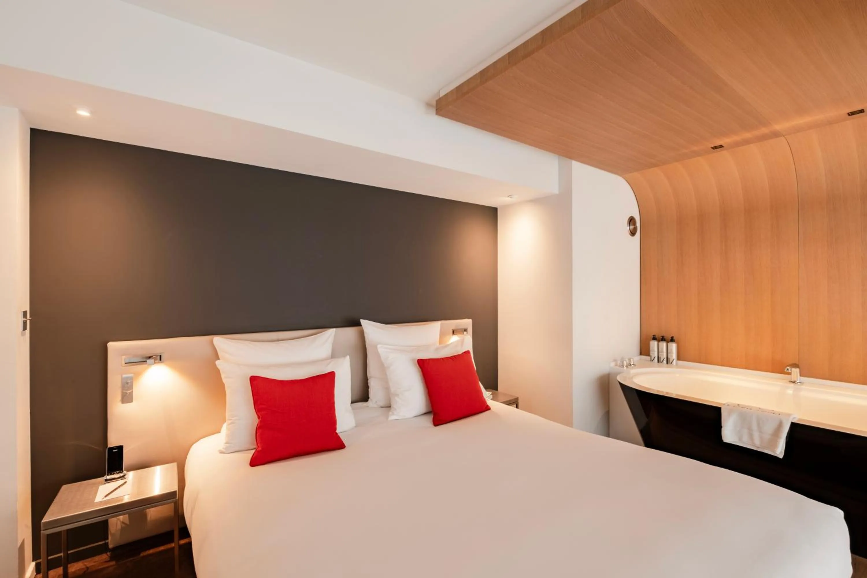 Bedroom, Bed in Le Cinq Codet