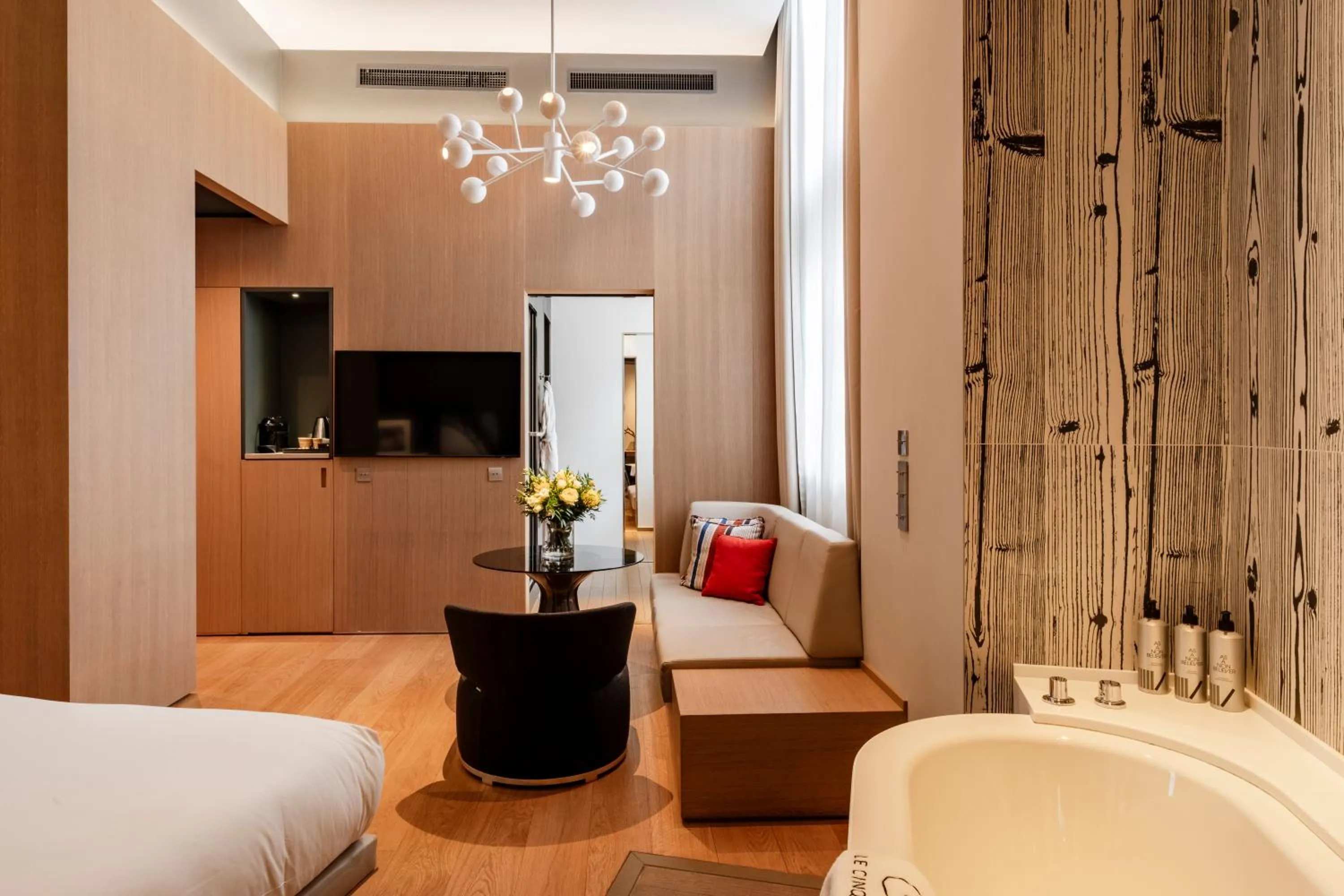 Bedroom, Bed in Le Cinq Codet