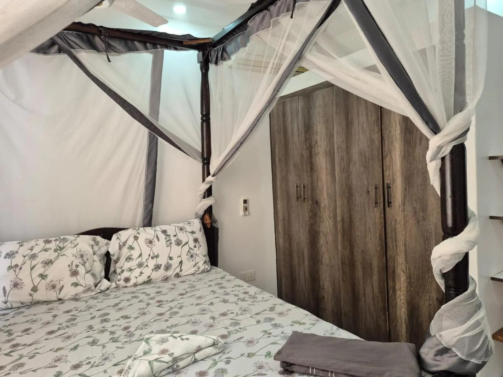 Bedroom, Bed in African Dream Cottages - Diani Beach