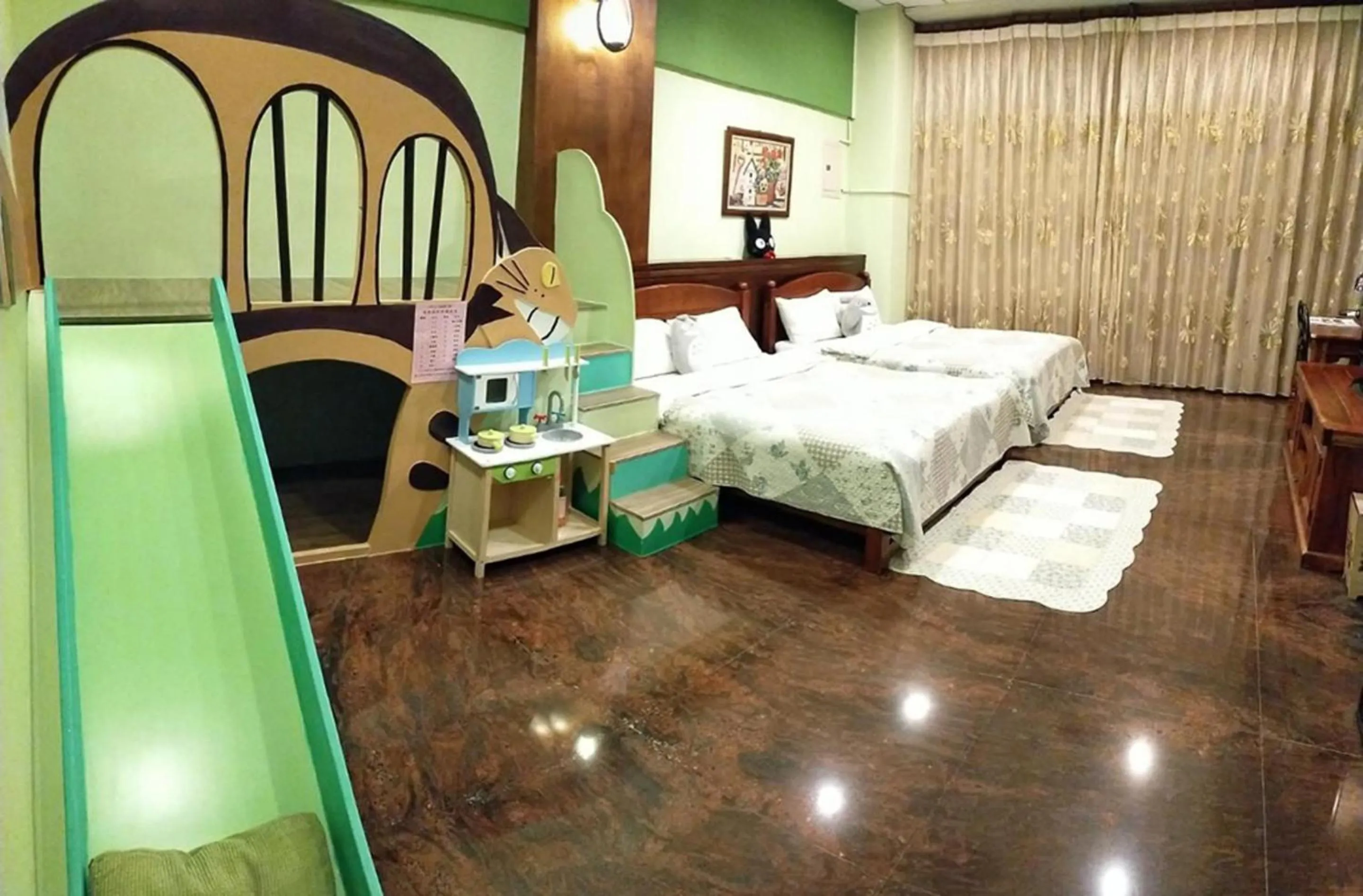 Photo of the whole room in Zhong Shan 330