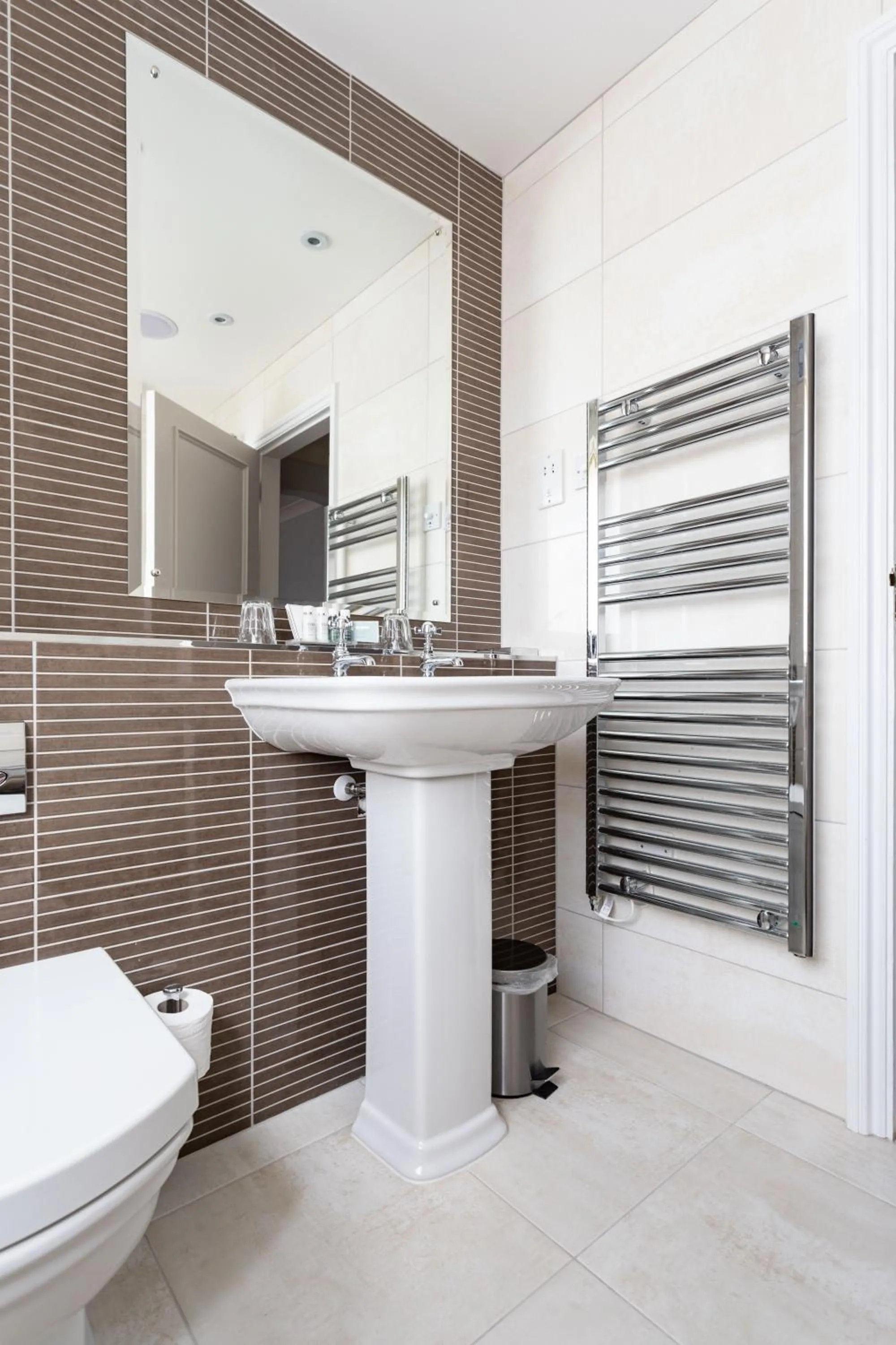 Bathroom in Swan's Nest Hotel