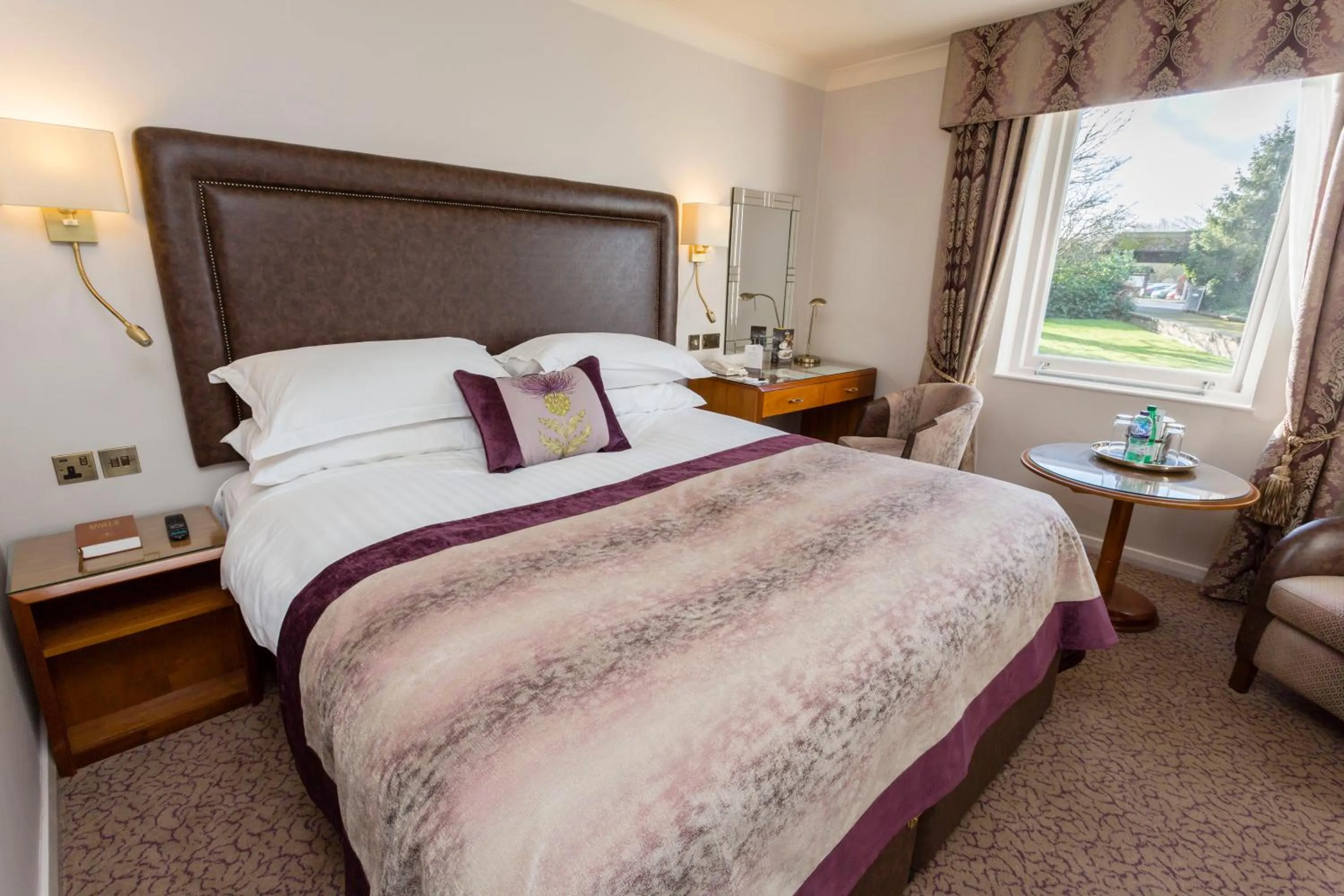 Bedroom, Bed in Swan's Nest Hotel