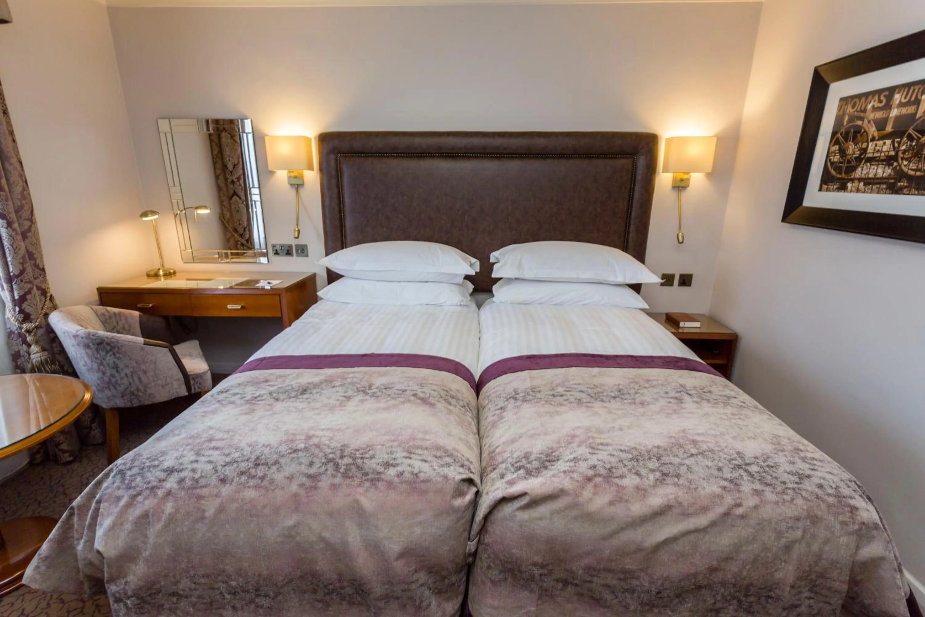 Photo of the whole room, Bed in Swan's Nest Hotel