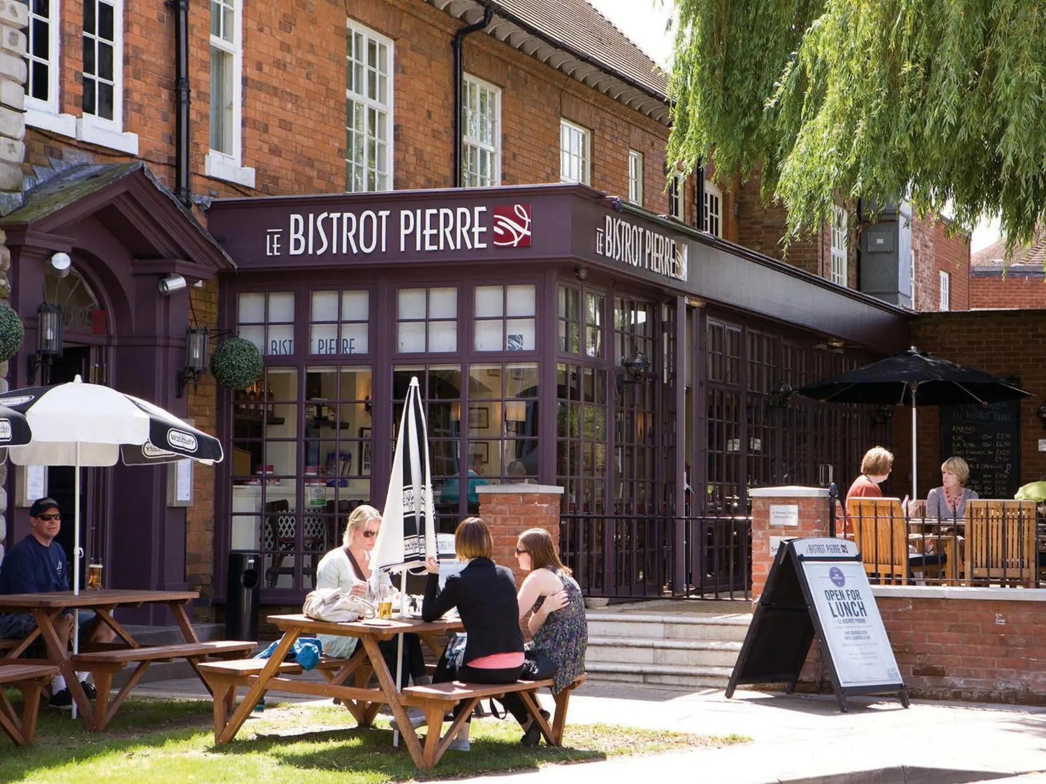 Restaurant/places to eat in Swan's Nest Hotel