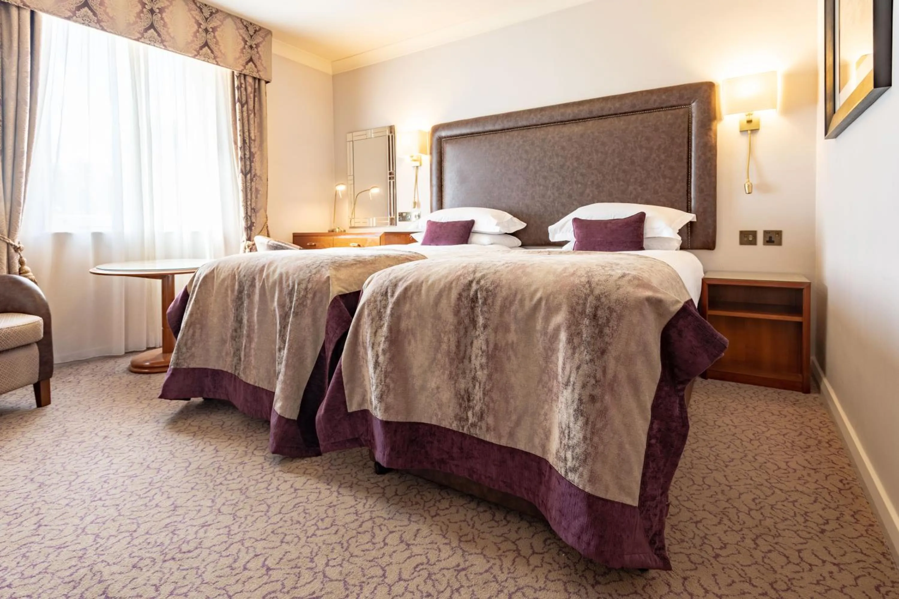 Bedroom, Bed in Swan's Nest Hotel