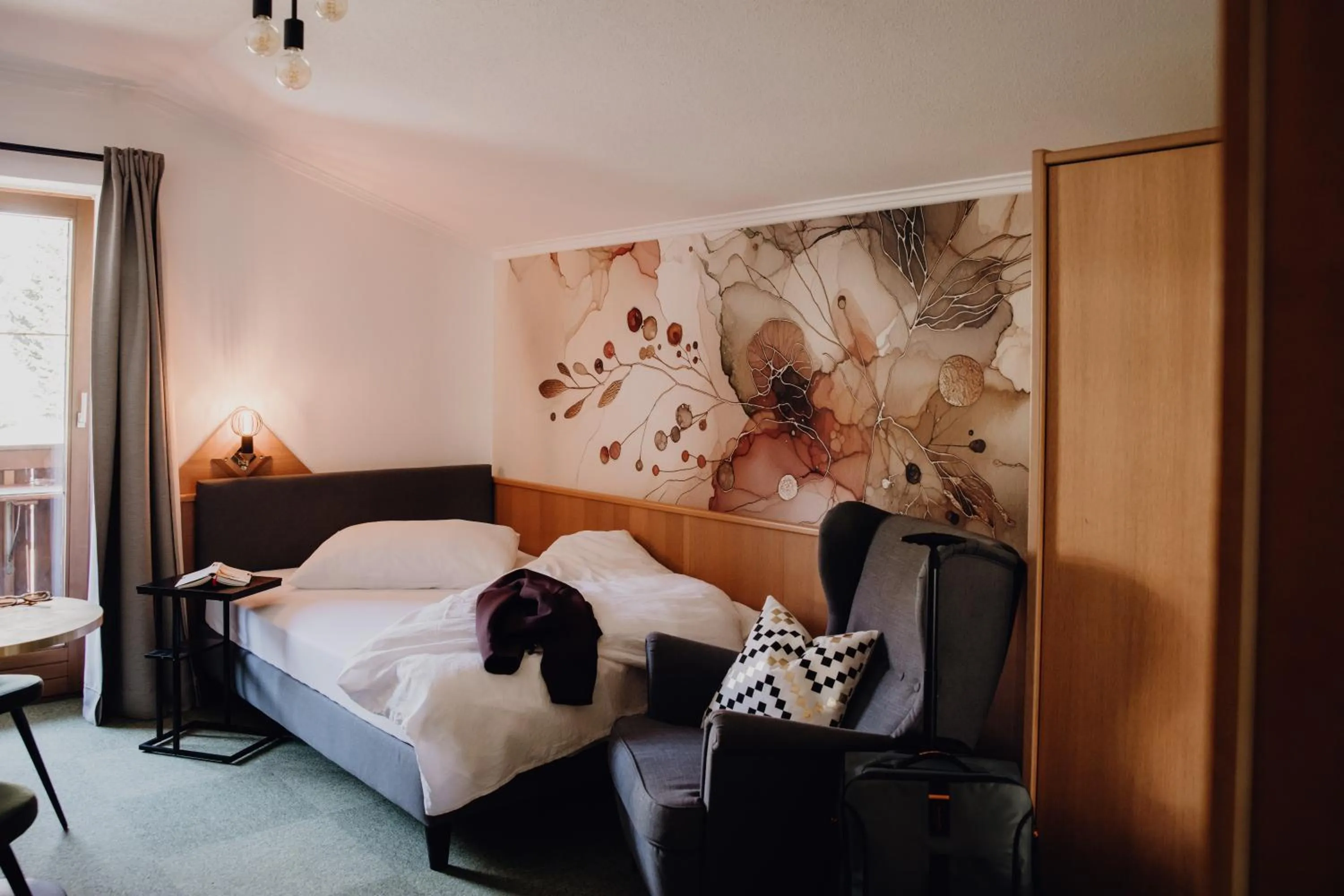 Photo of the whole room, Bed in Dorfcafe Unken Hotelpension sWirtshaus im Dorf