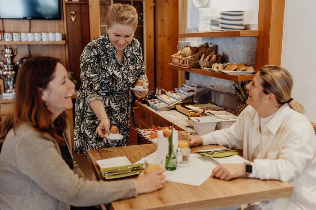 Breakfast in Dorfcafe Unken Hotelpension sWirtshaus im Dorf