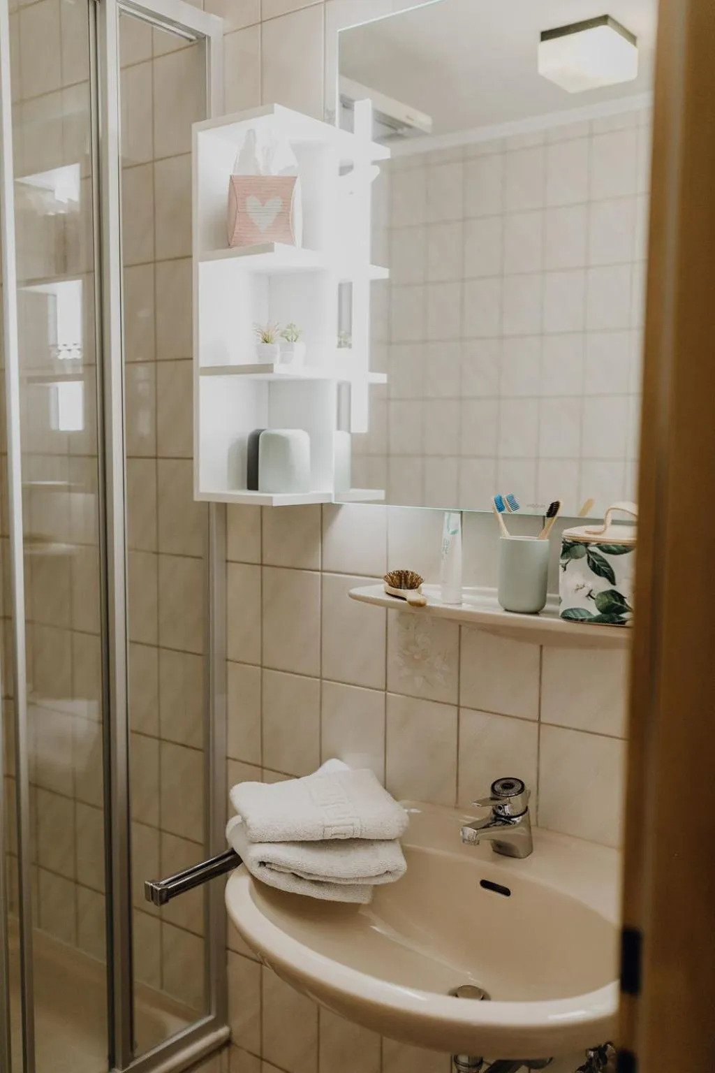 Bathroom in Dorfcafe Unken Hotelpension sWirtshaus im Dorf