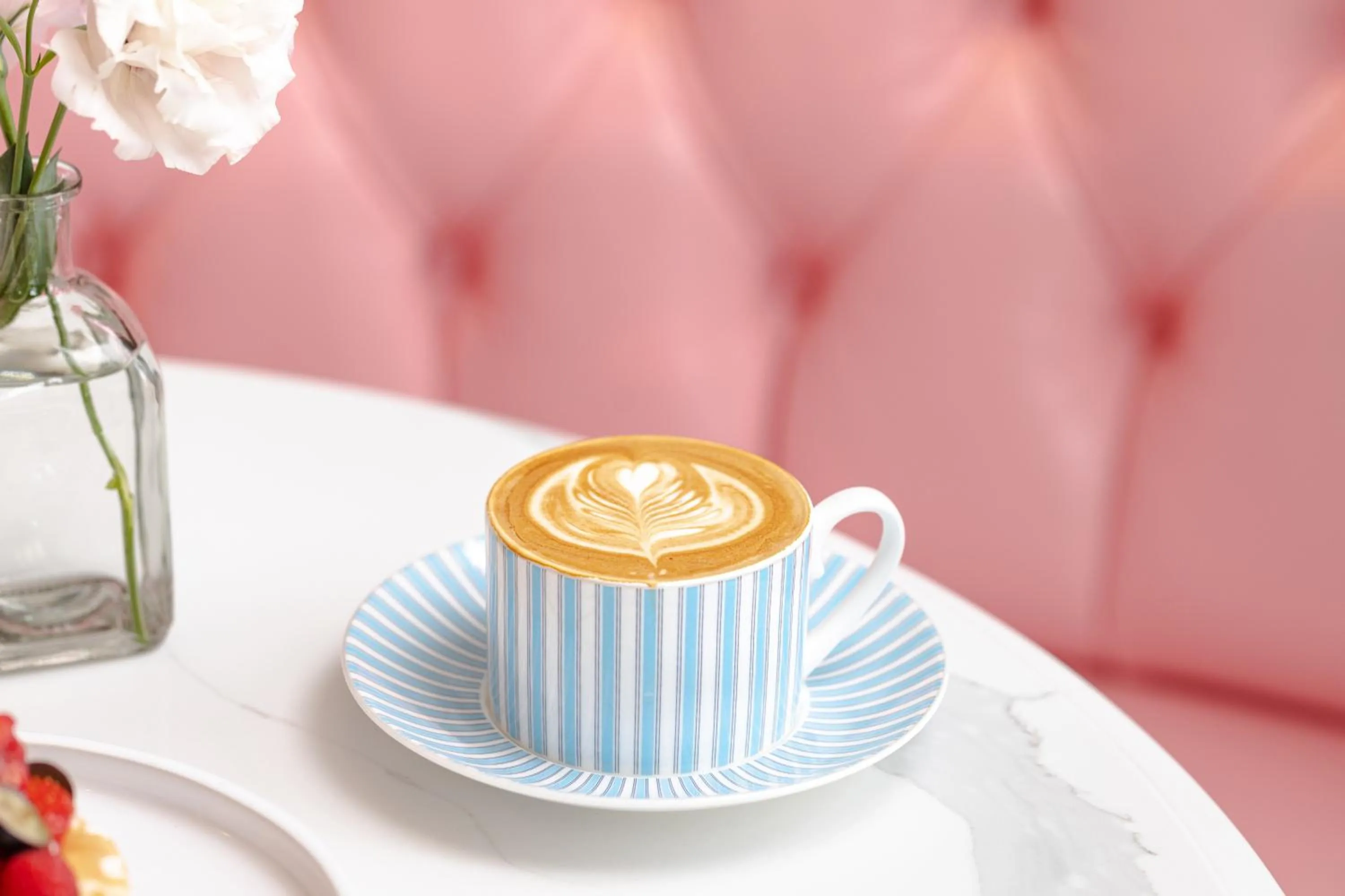 Coffee/tea facilities in The Randolph Hotel Oxford, a Graduate by Hilton Hotel