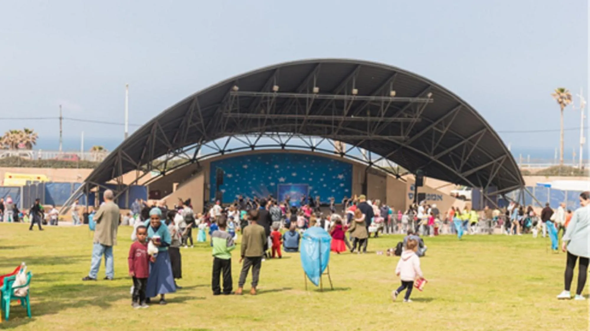 Family in Motel Hofim