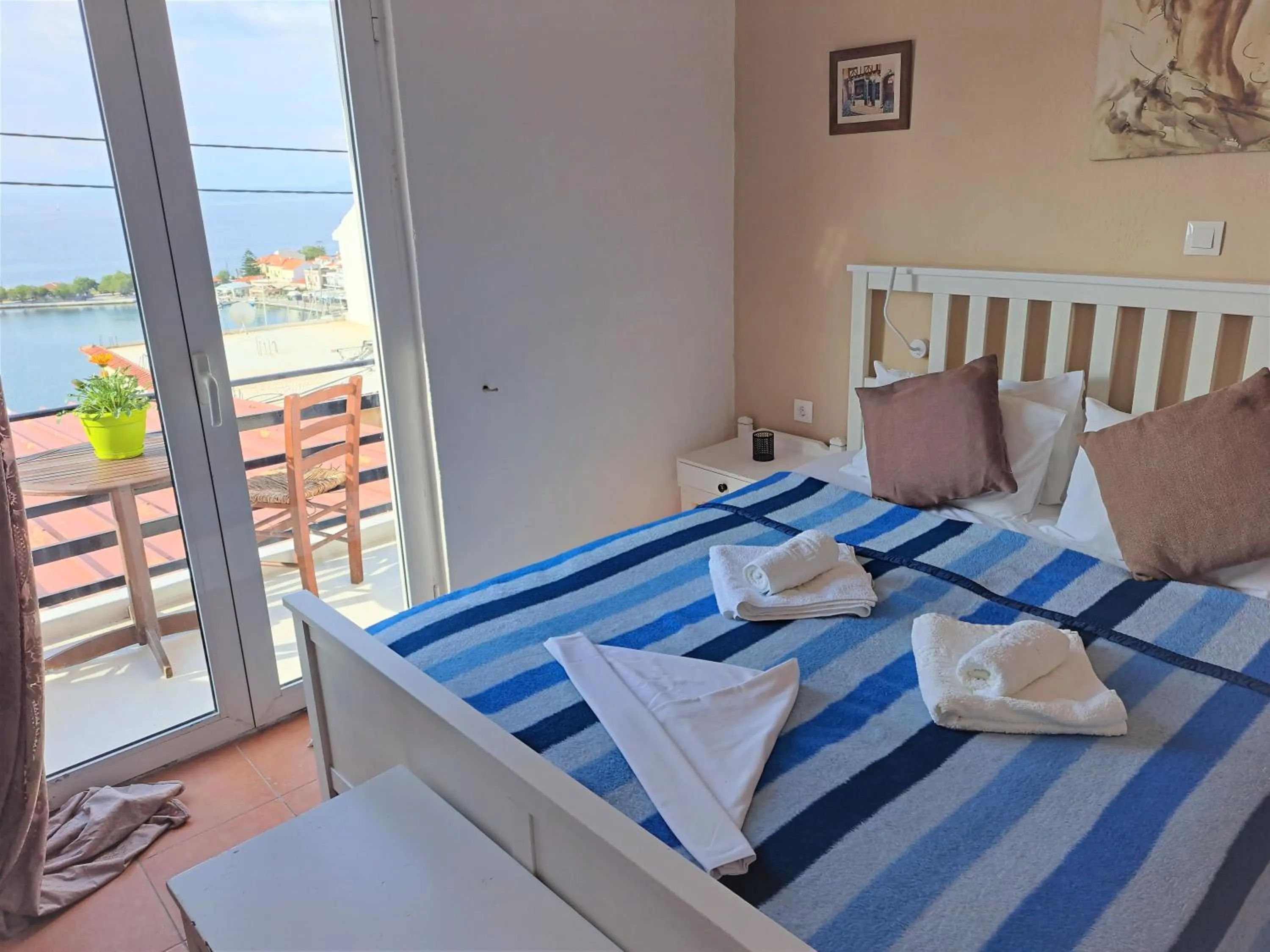 Bedroom, Bed in Jimmy's Apartments