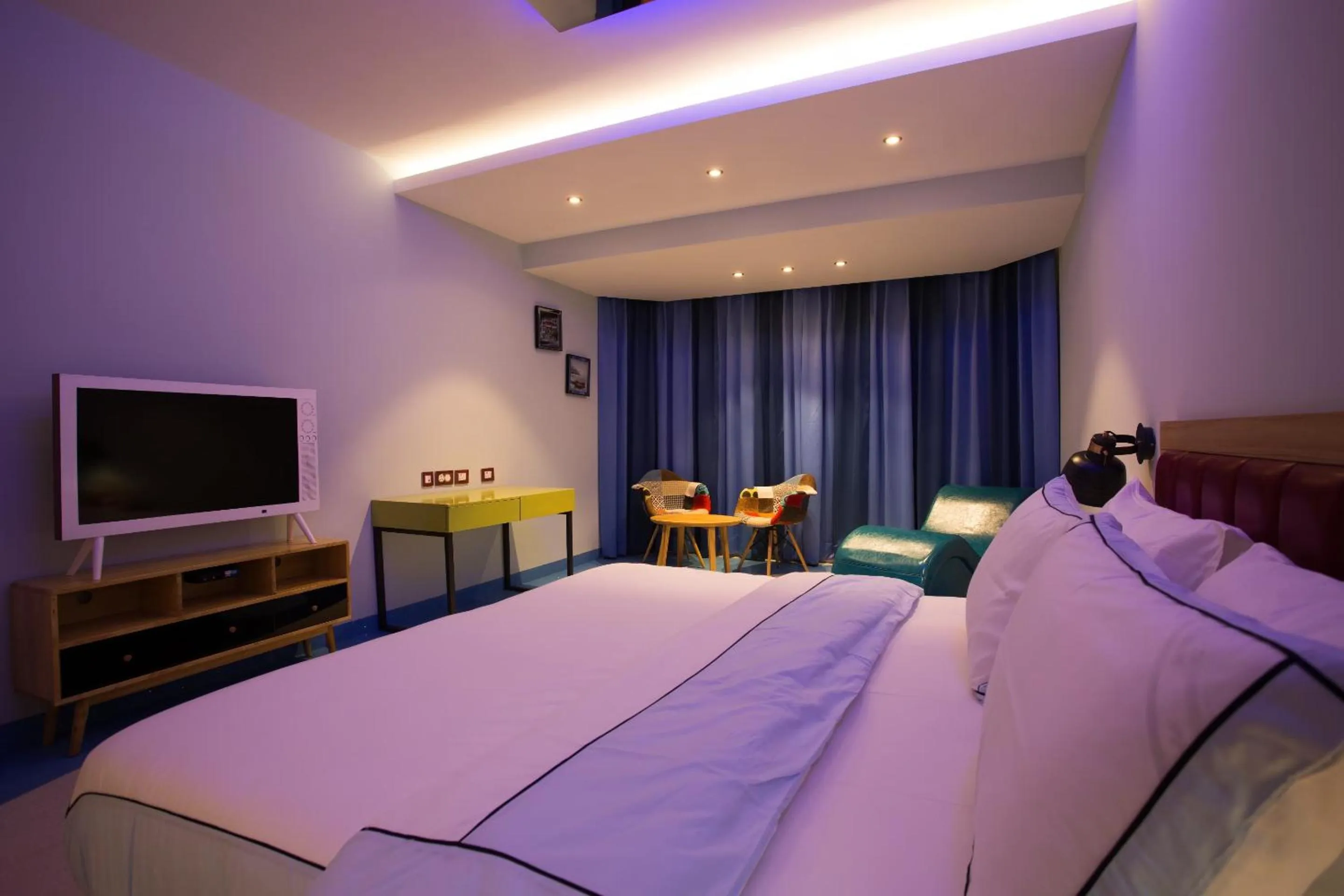 Photo of the whole room, Bed in I Love Bell Bottoms Vagator Goa