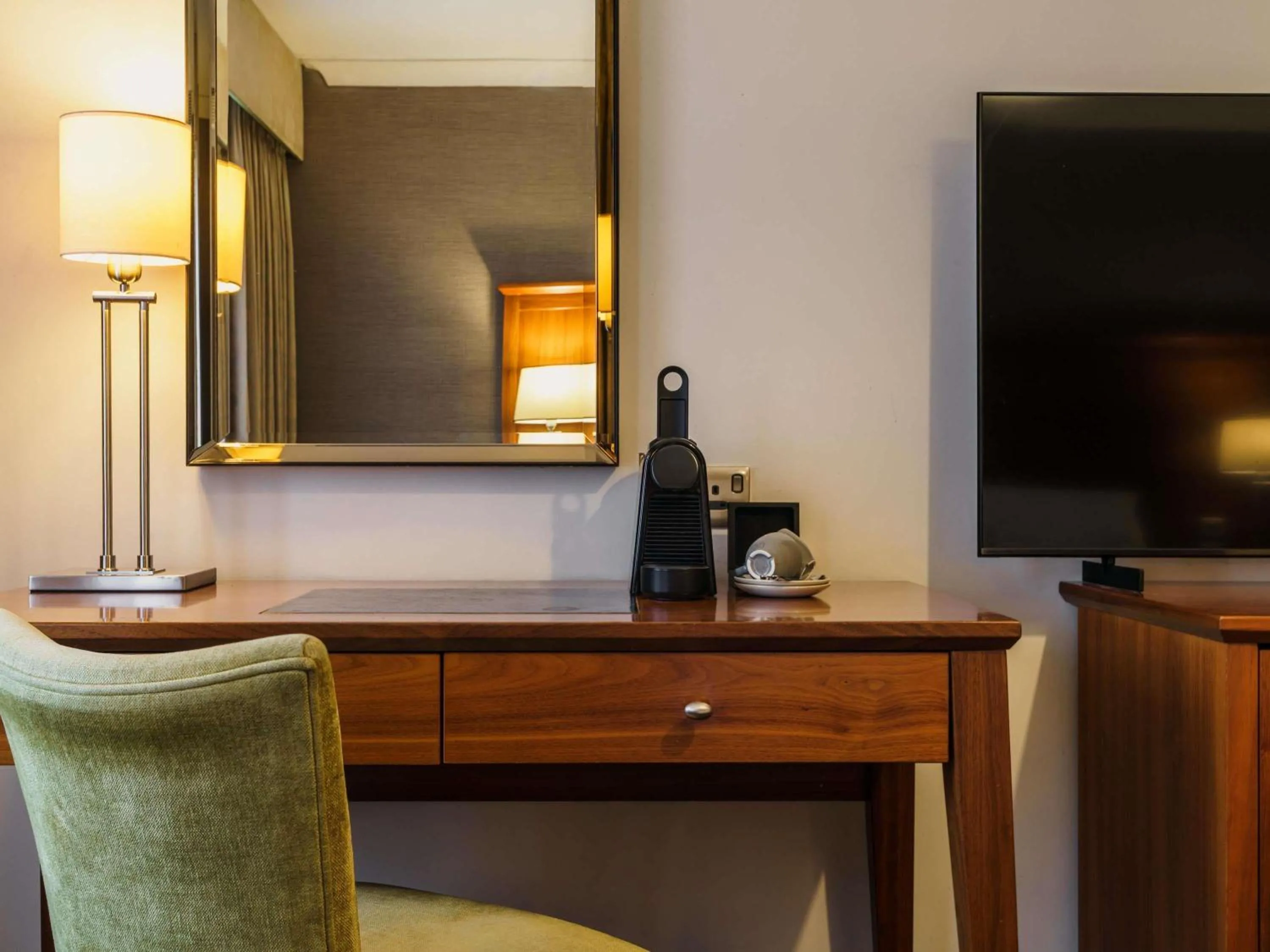 Bedroom in Mercure Exeter Southgate Hotel