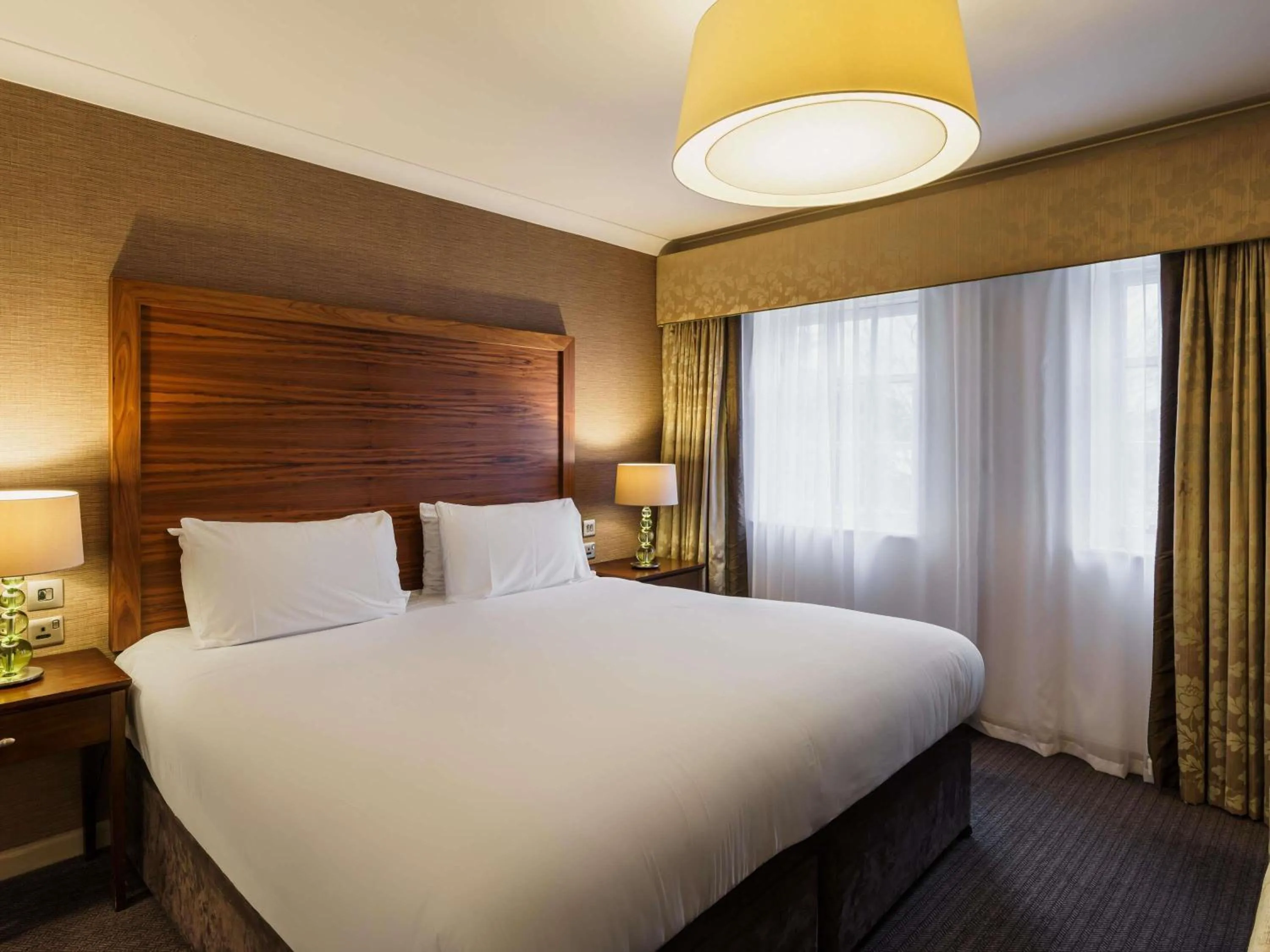 Bedroom, Bed in Mercure Exeter Southgate Hotel