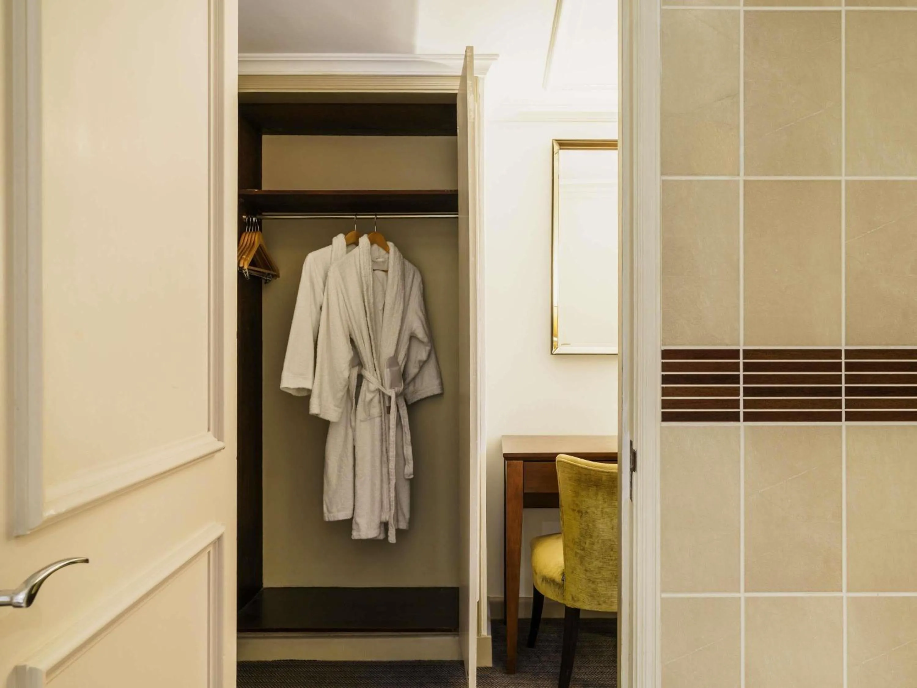 Bedroom in Mercure Exeter Southgate Hotel