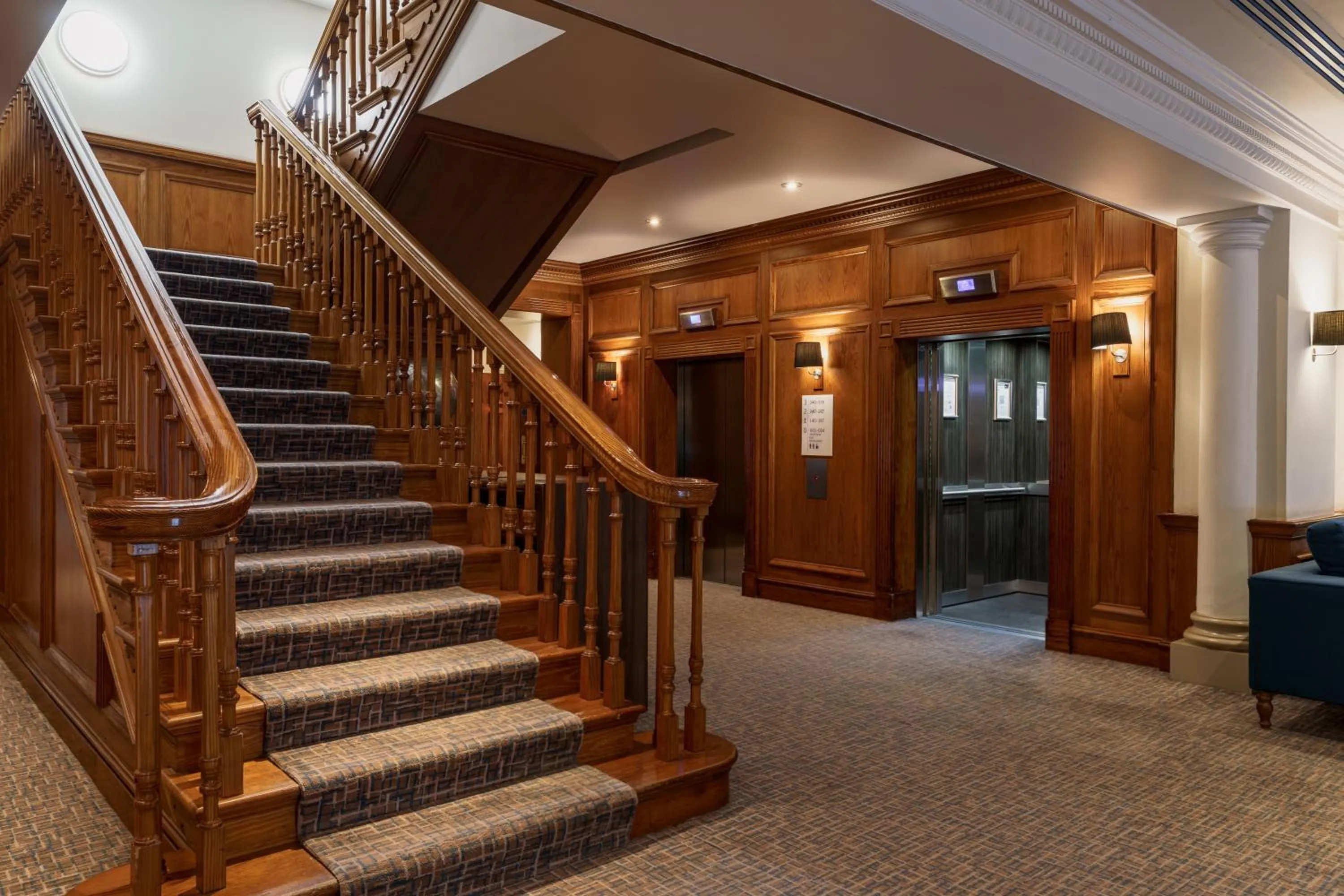 Lobby or reception in Mercure Exeter Southgate Hotel