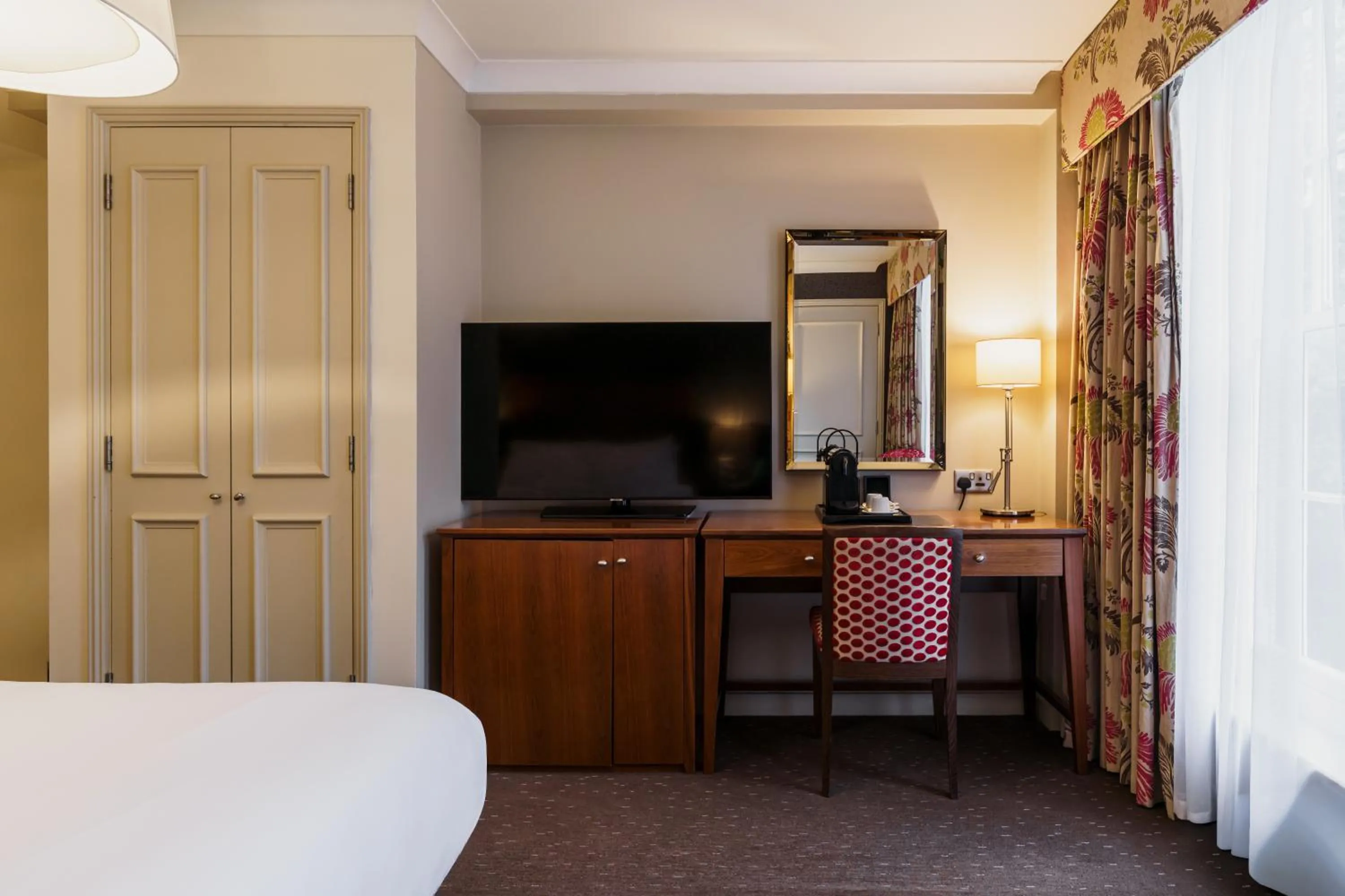 Bedroom, Bed in Mercure Exeter Southgate Hotel