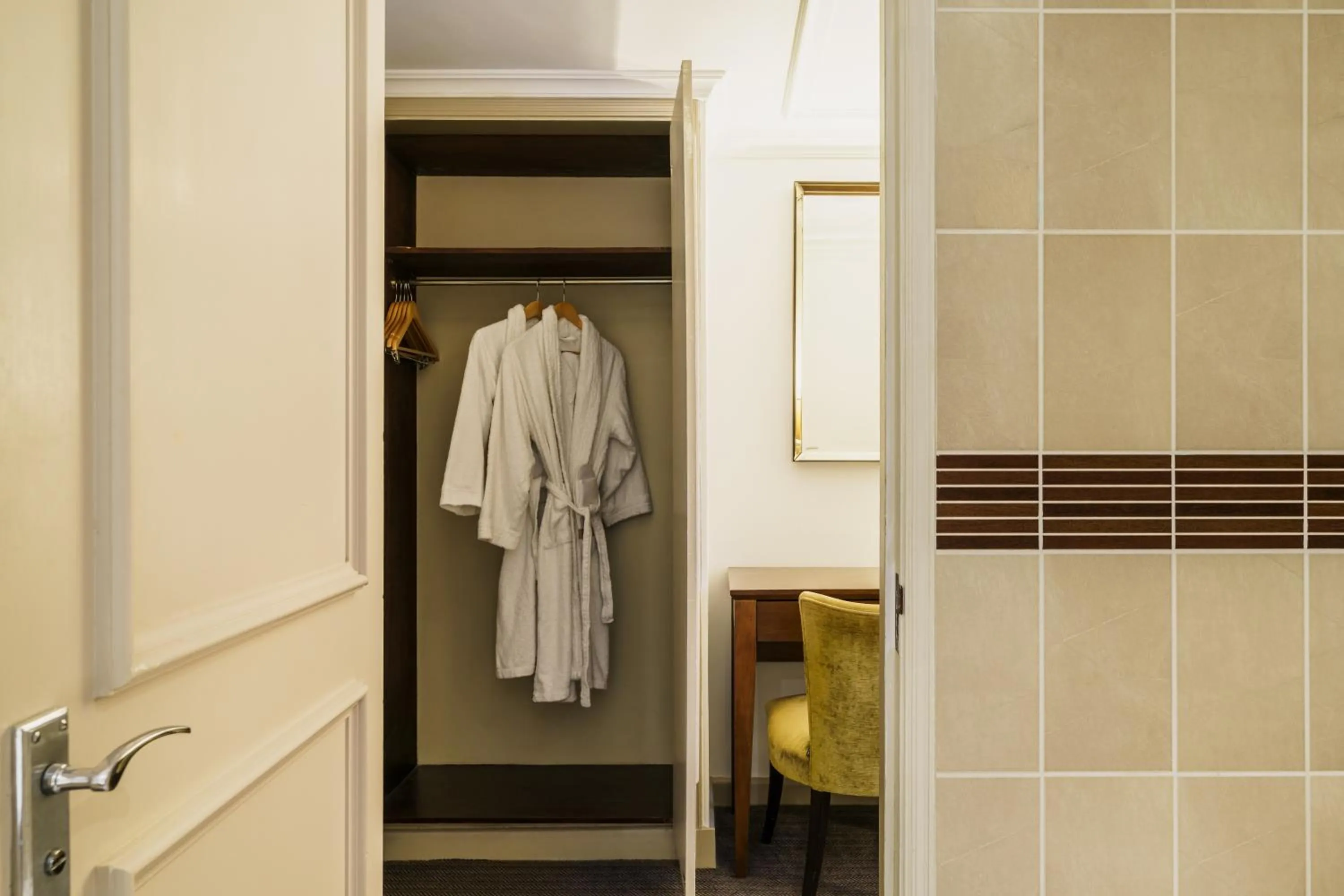 Bedroom in Mercure Exeter Southgate Hotel