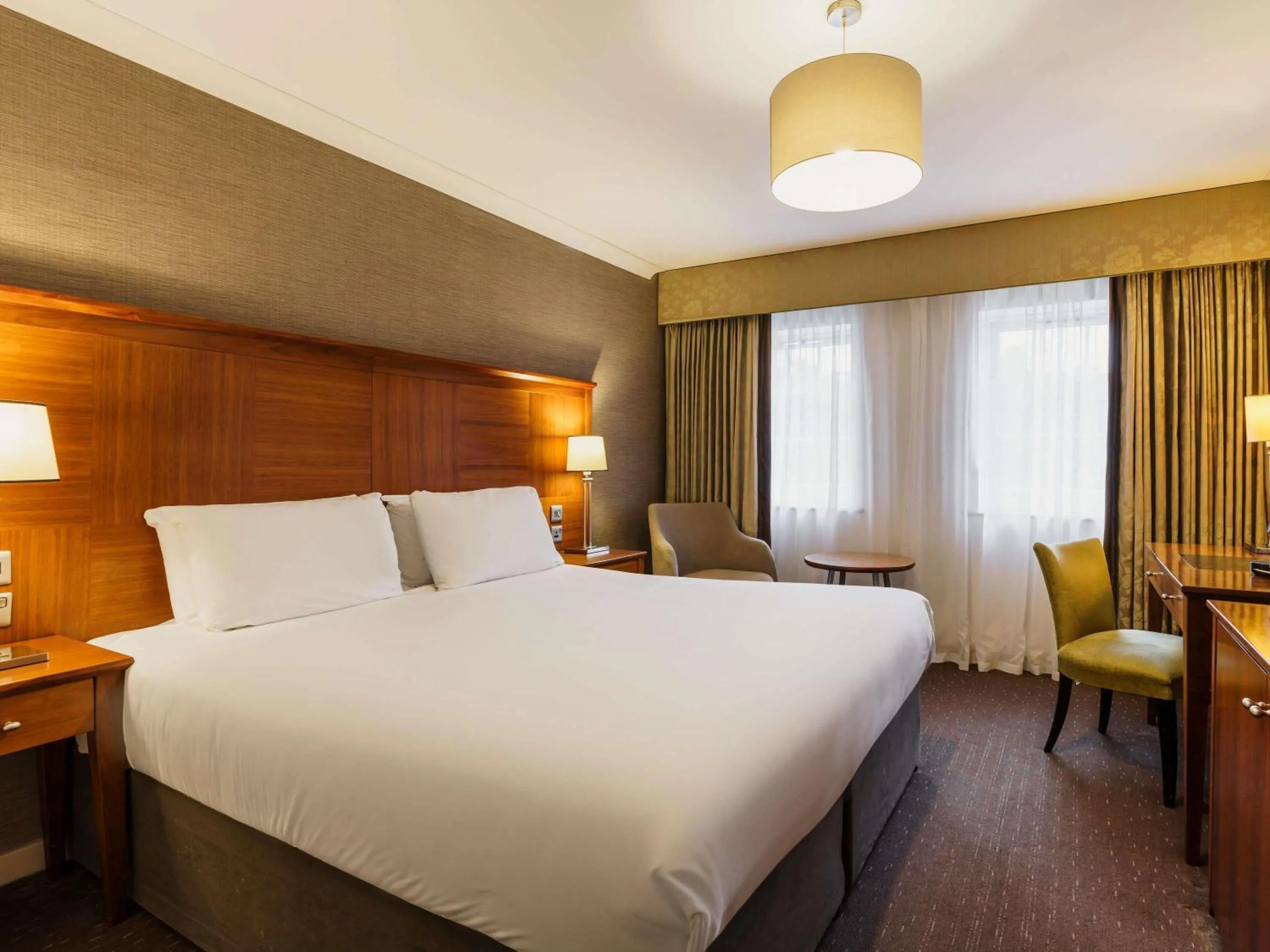 Bedroom, Bed in Mercure Exeter Southgate Hotel