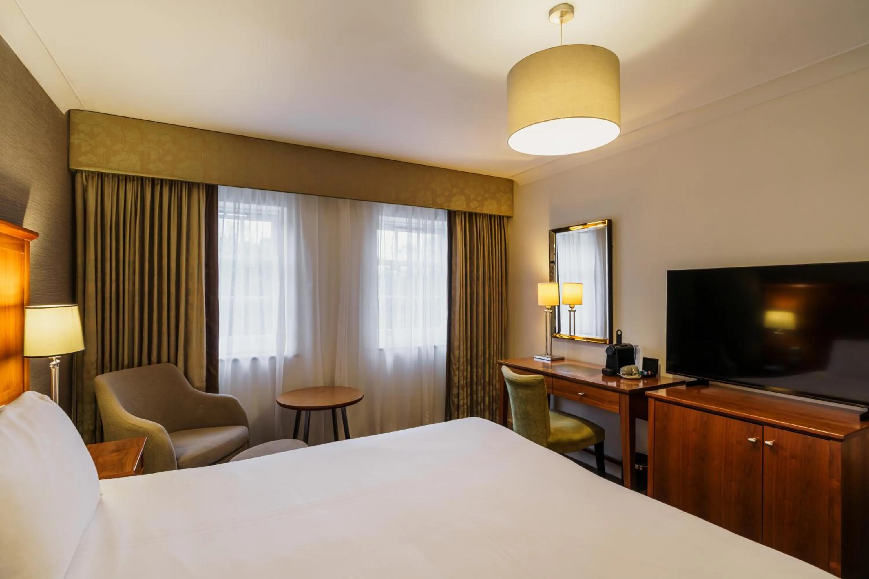 Bedroom, Bed in Mercure Exeter Southgate Hotel