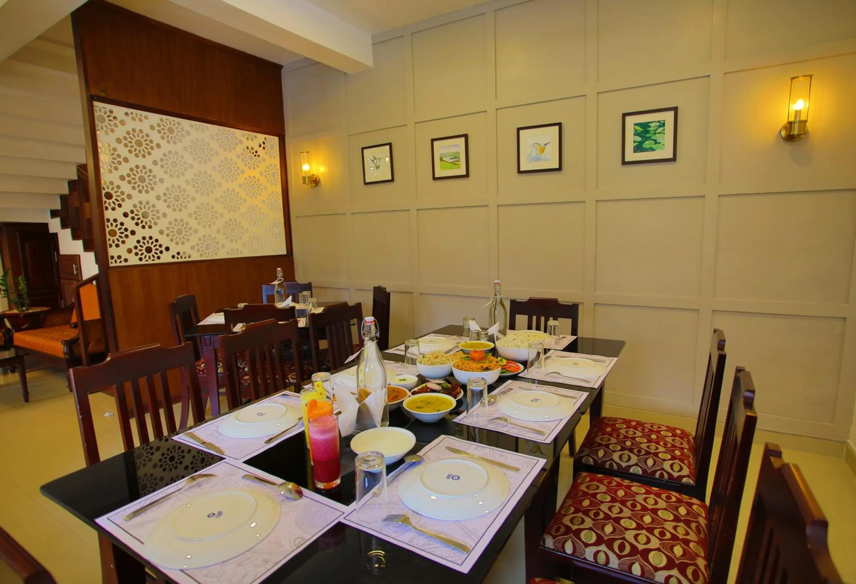 Restaurant/places to eat in Chithirapuram Palace