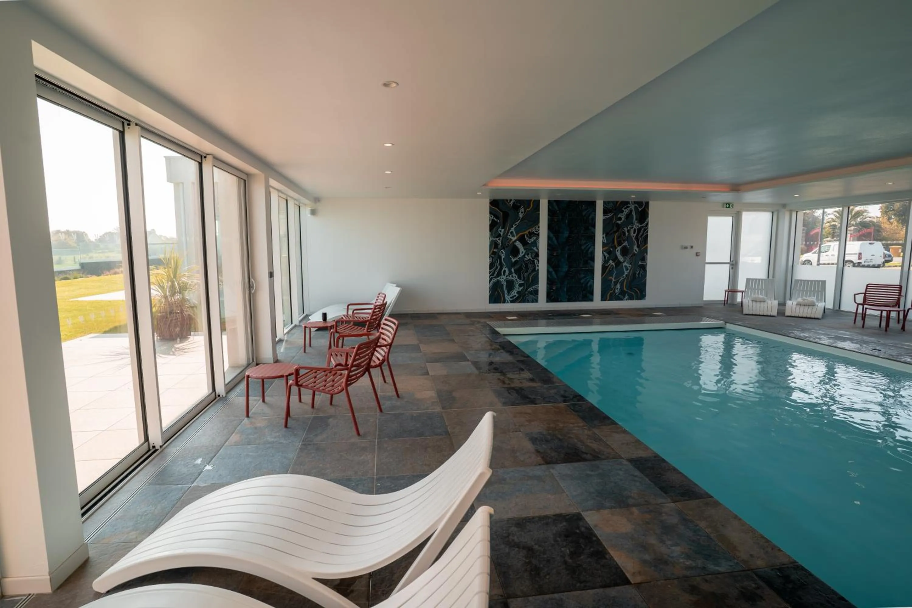 Swimming pool in Hôtel Le Manoir du Roselier
