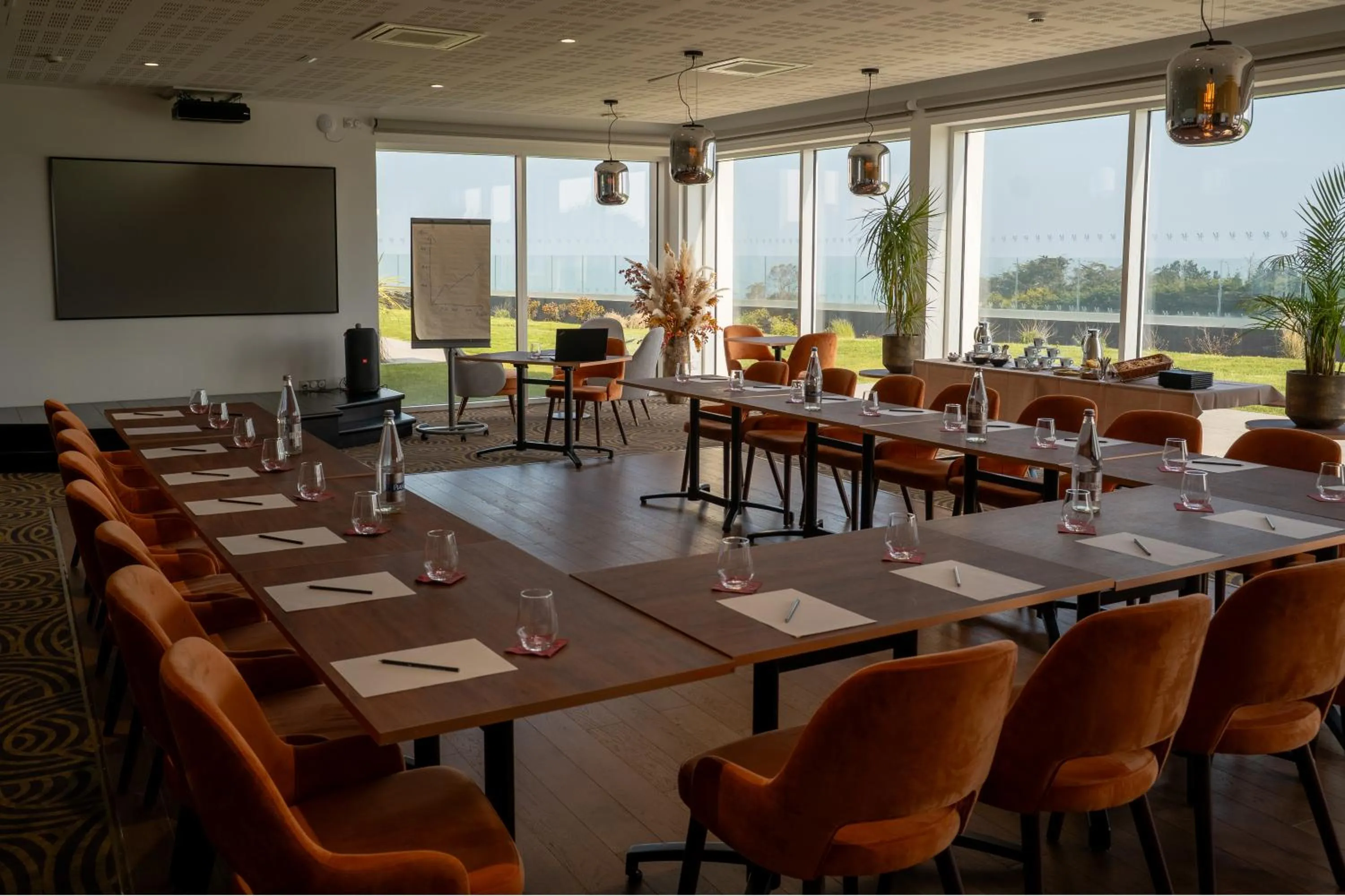 Meeting/conference room in Hôtel Le Manoir du Roselier