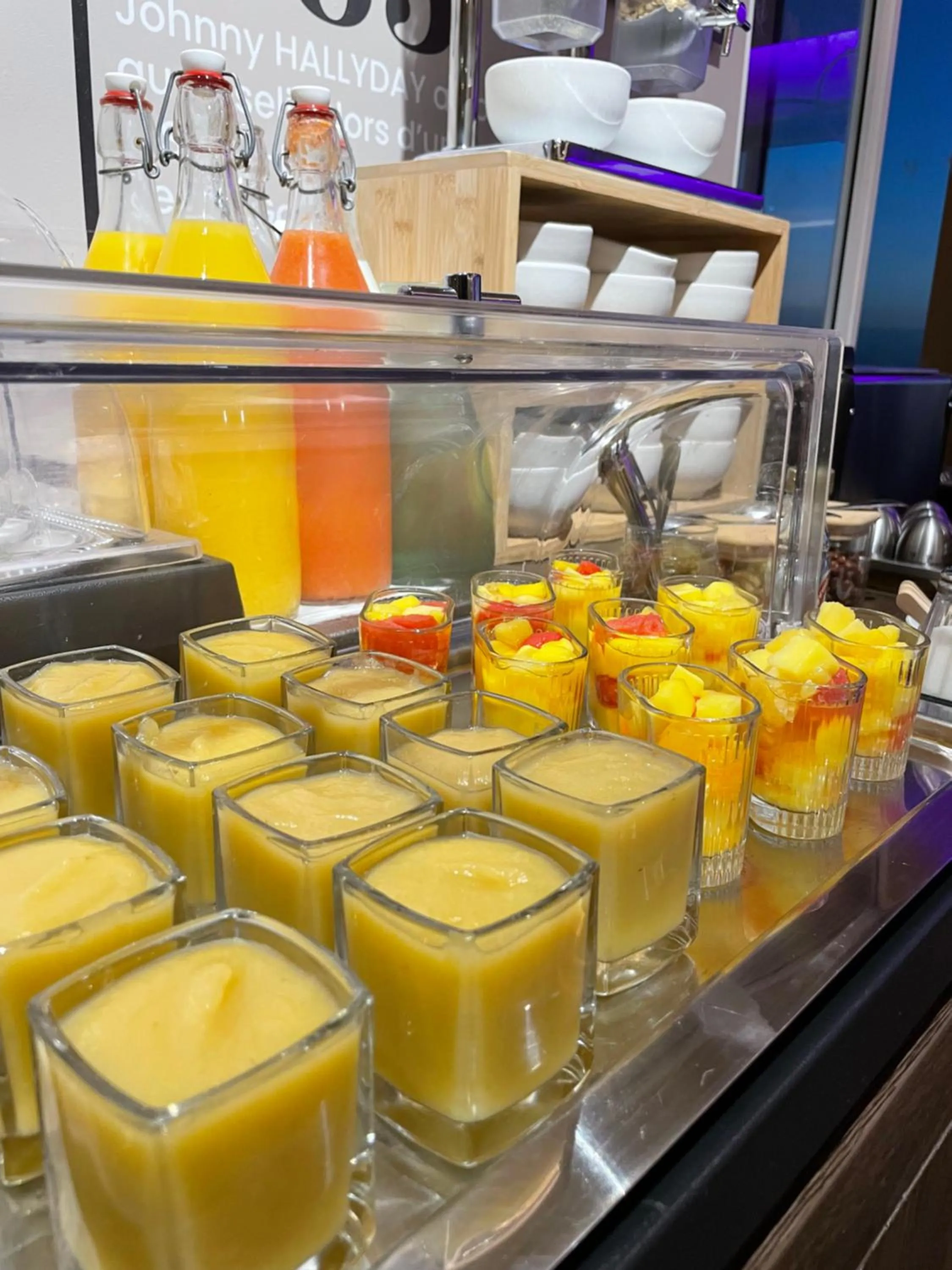 Breakfast in Hôtel Le Manoir du Roselier