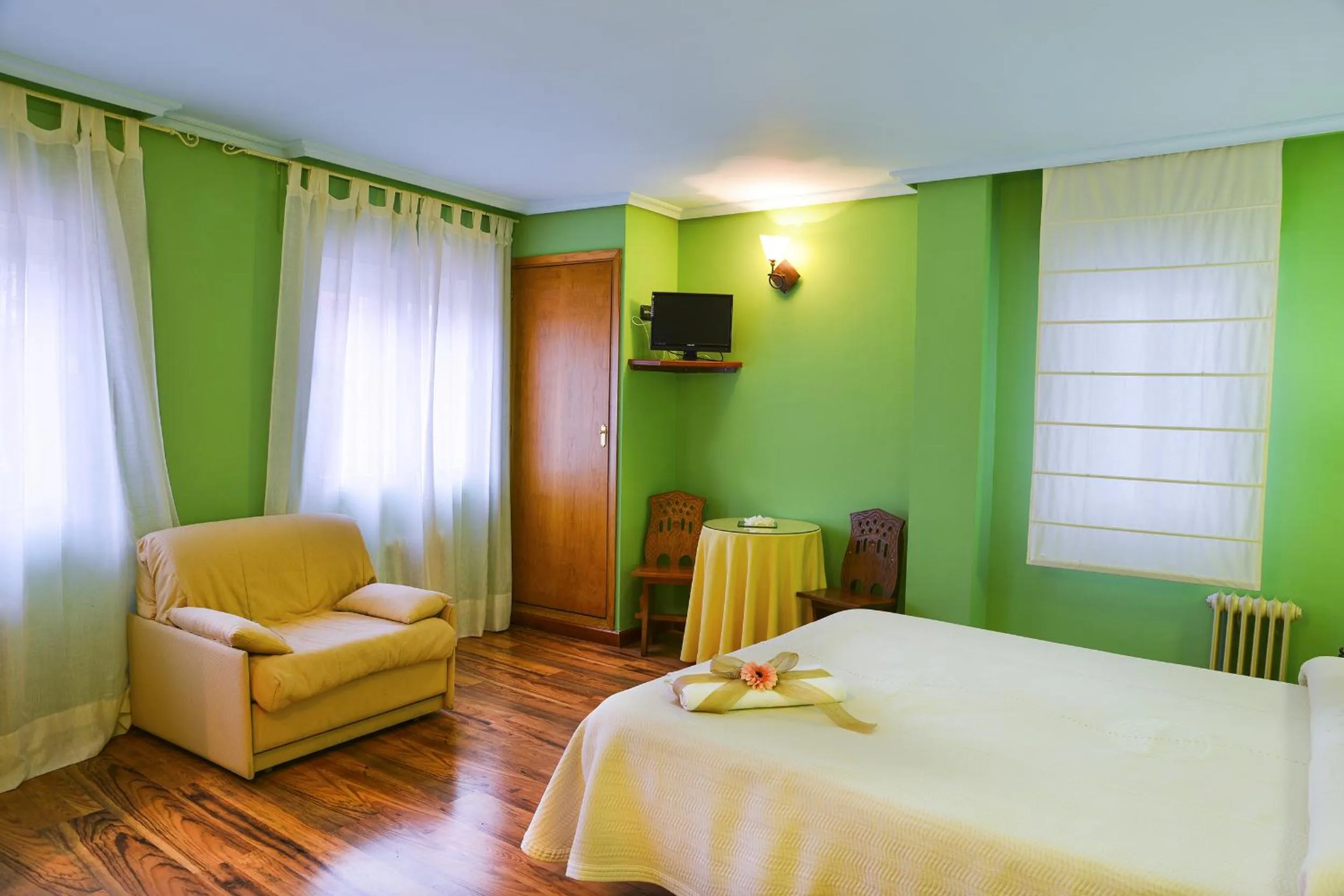 Bed in Café Bar Hotel Jefi