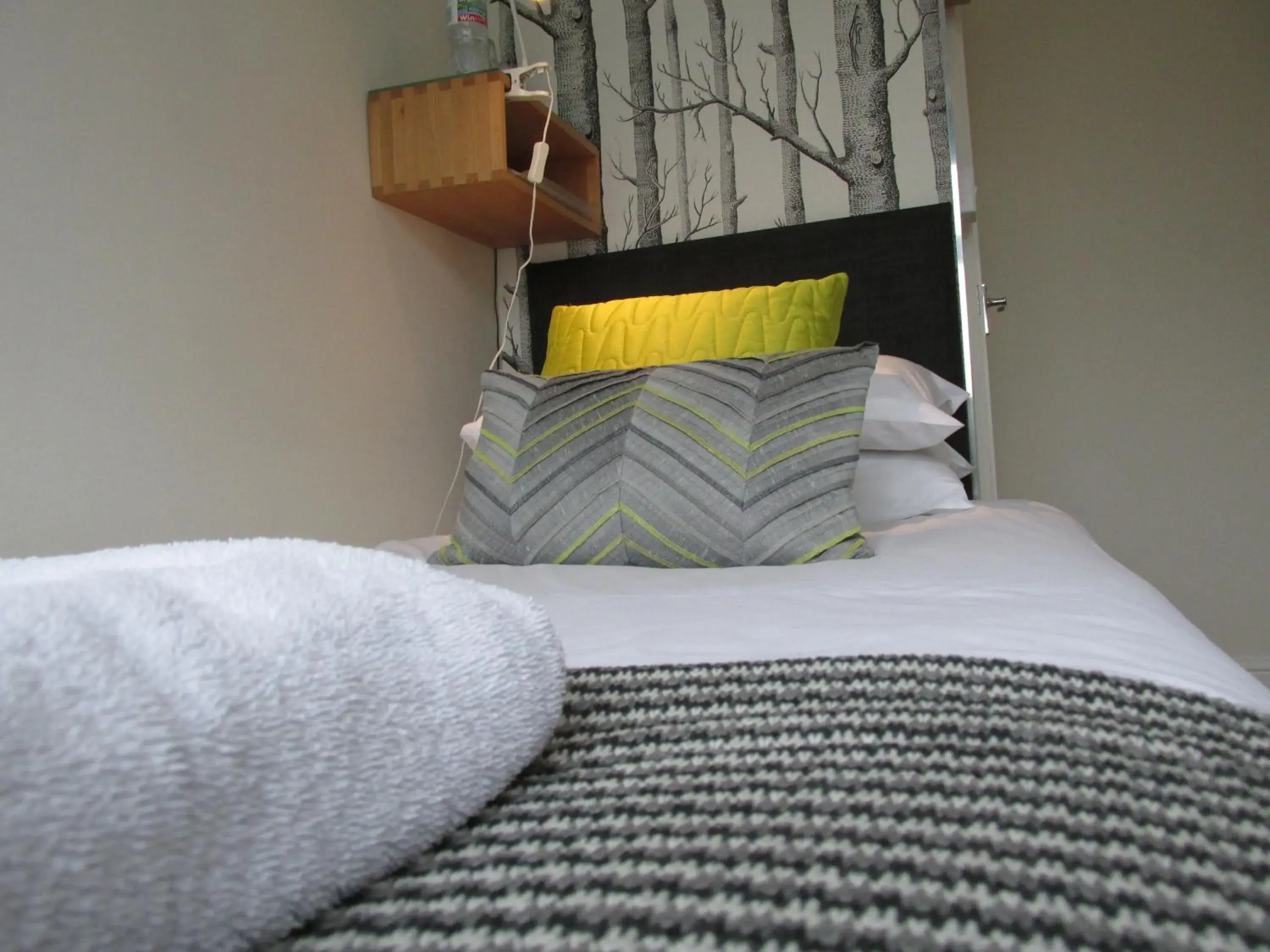 Single Room with Shared Toilet - single occupancy in The White House Single Room with Shared Toilet - single occupancy in The White House